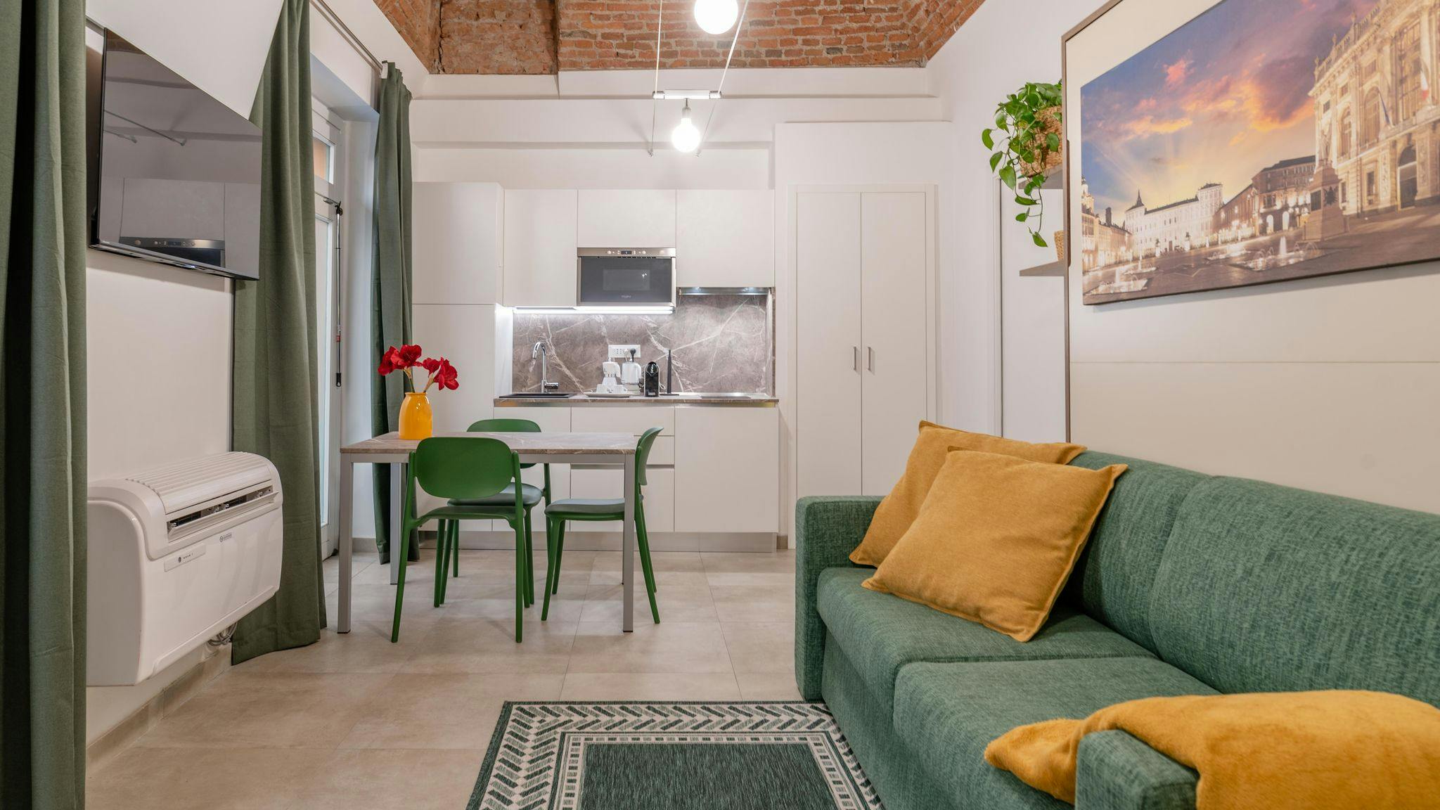 Studio for rent for €1 per month in Turin, Via Corte d'Appello