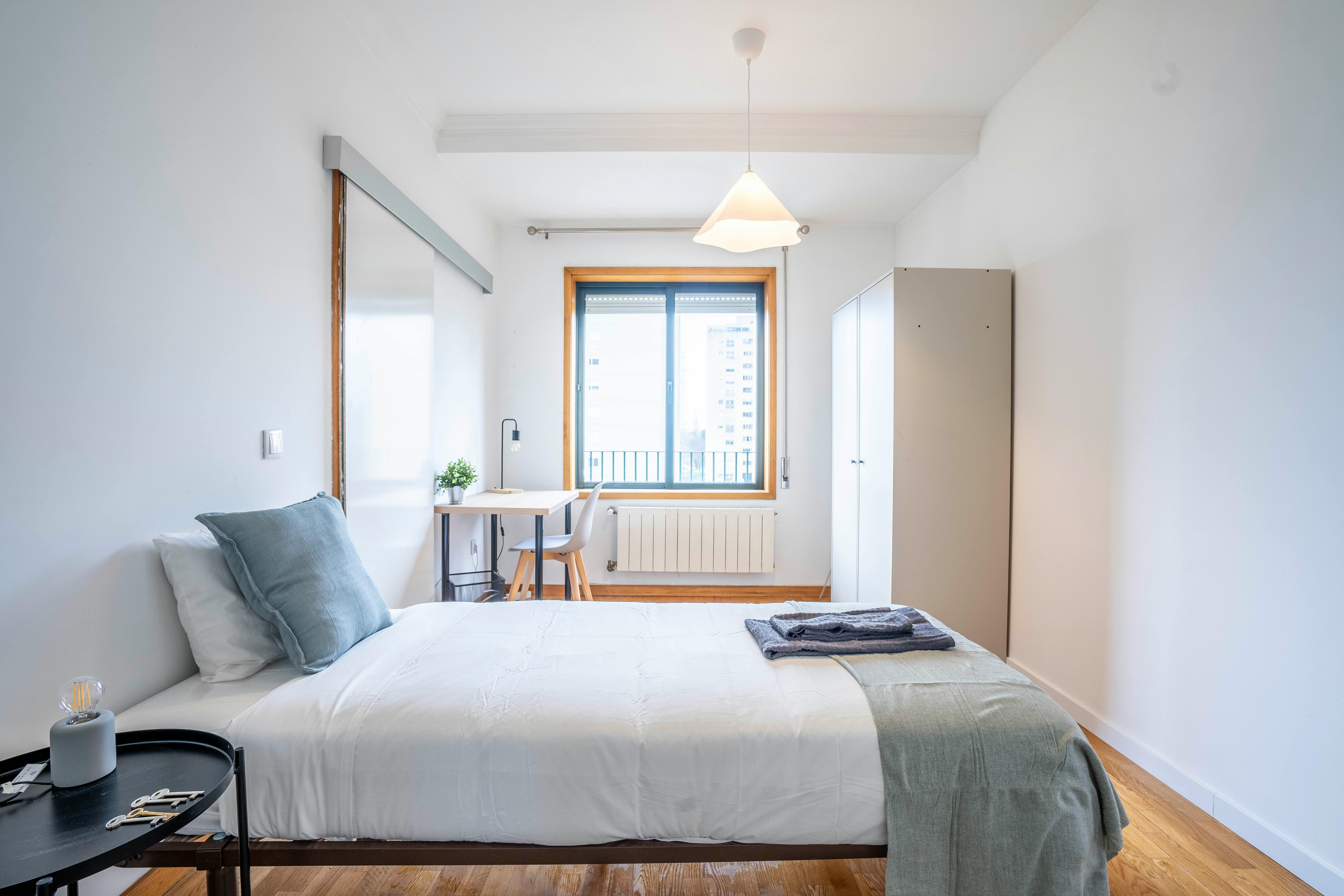 Private room for rent for €525 per month in Porto, Rua Professor Sousa Júnior