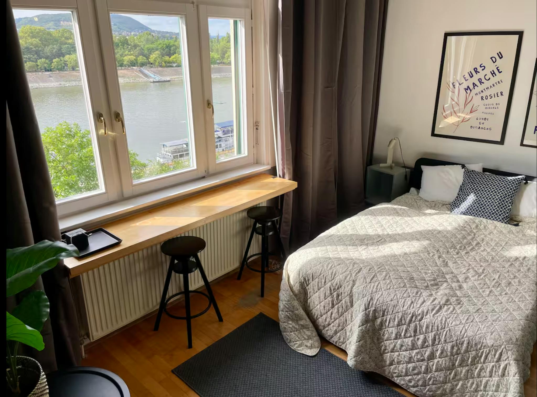 Radnóti Miklós utca, Budapest preview