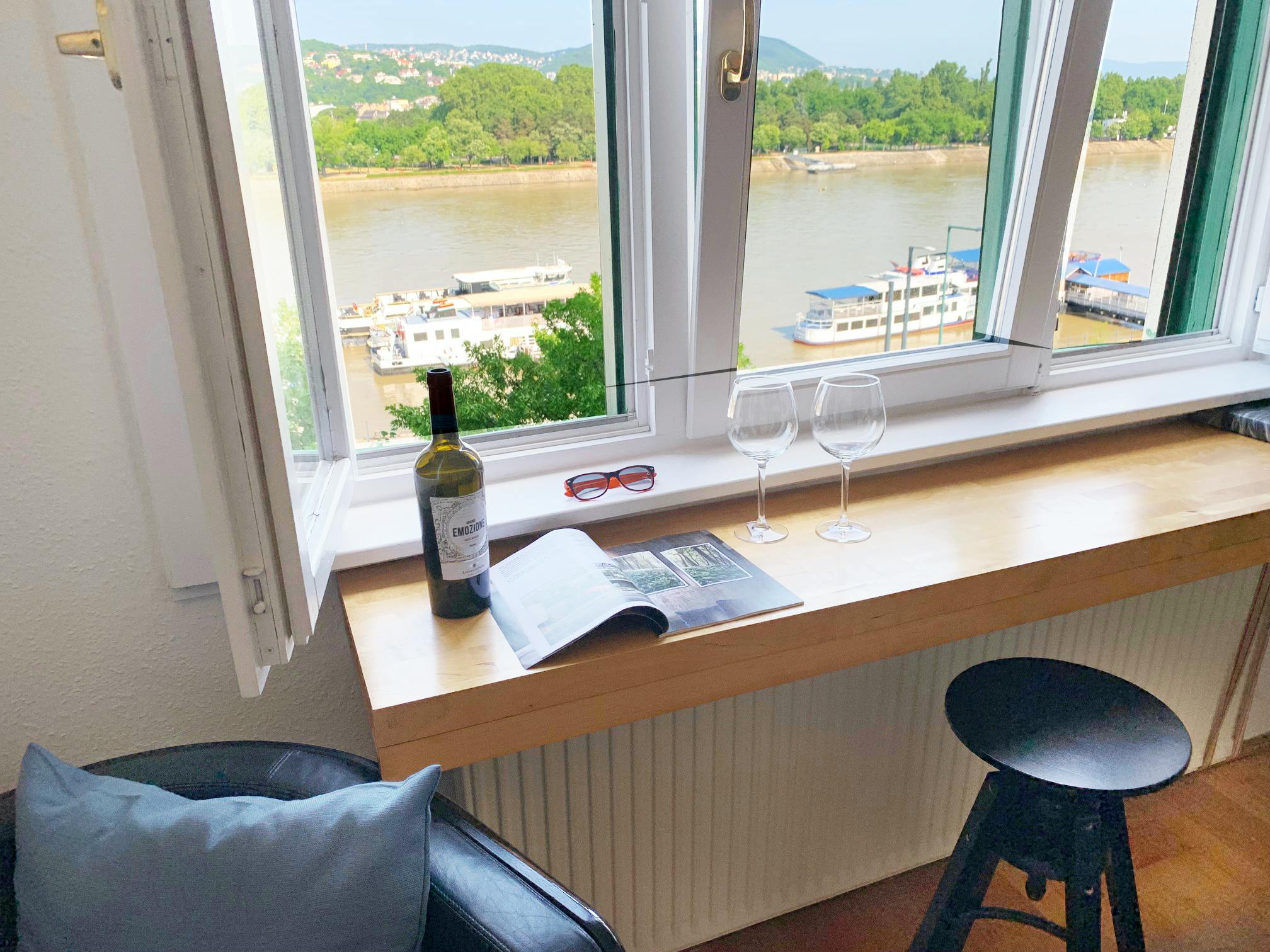 Radnóti Miklós utca, Budapest preview