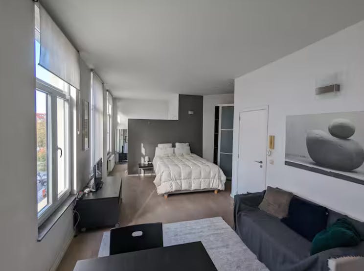 Building for rent for €1,200 per month in Saint-Gilles, Rue de la Victoire