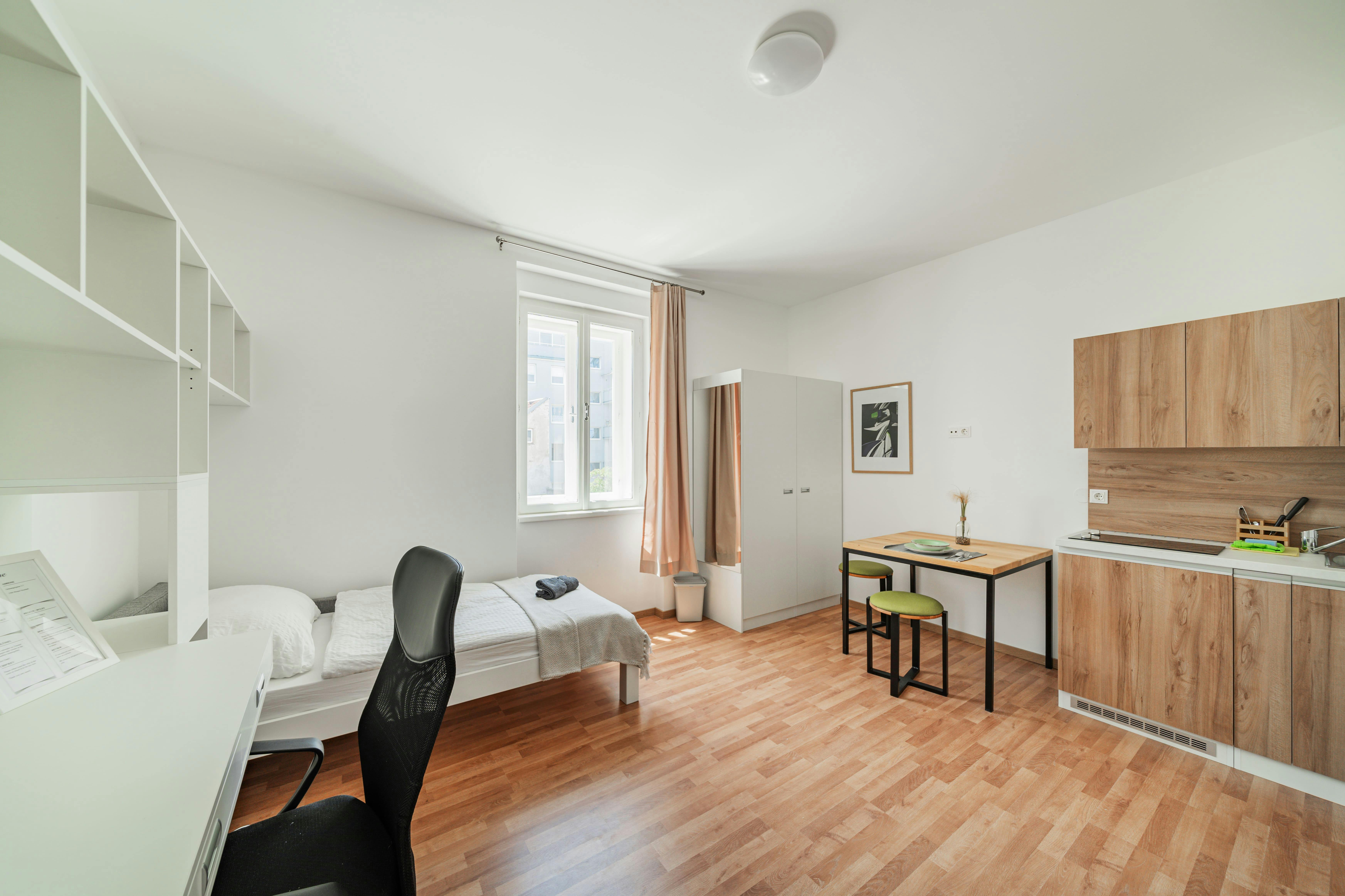 Studio à louer pour 1 200 €/mois à Wiener Neustadt, Grünangergasse