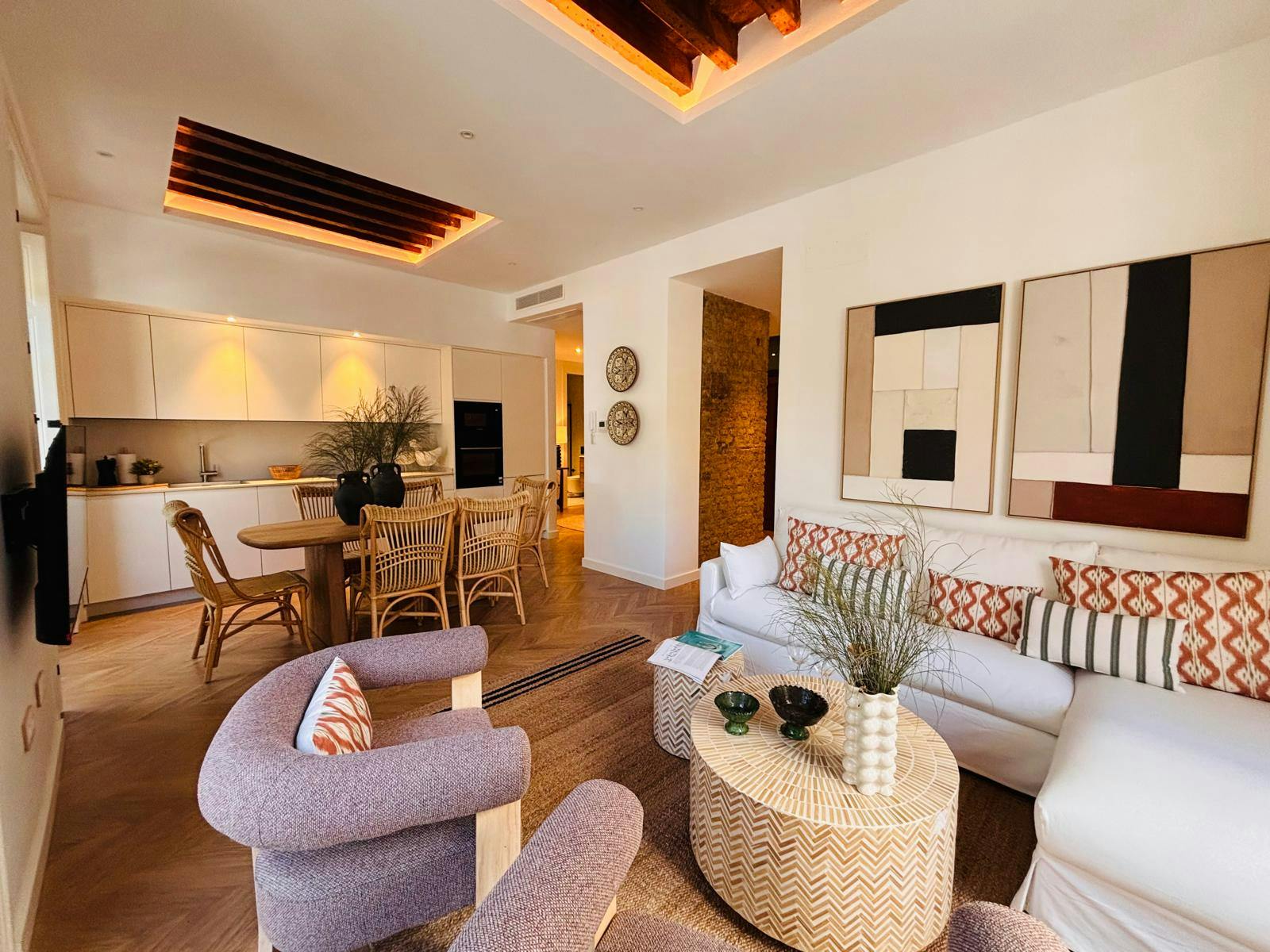 Apartment for rent for €6,930 per month in Málaga, Calle Trinidad Grund