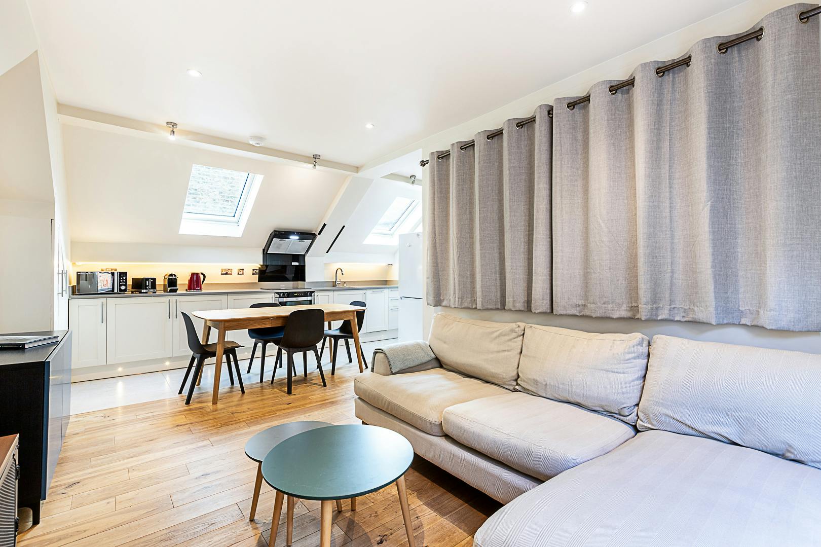Apartment for rent for £4,480 per month in London, Mandela Street