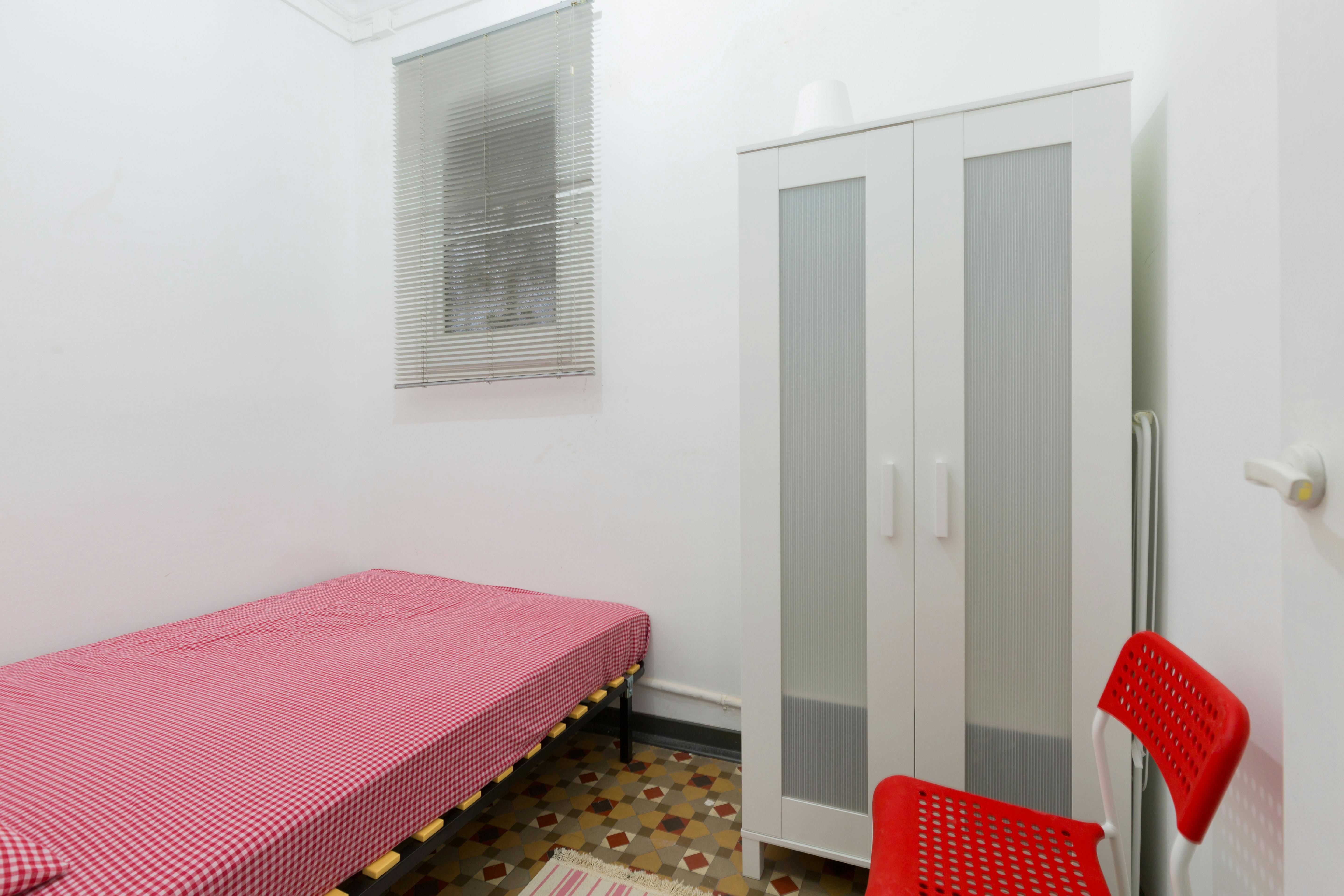 Double room Barcelona, 1 bed, 7m² — photo 1