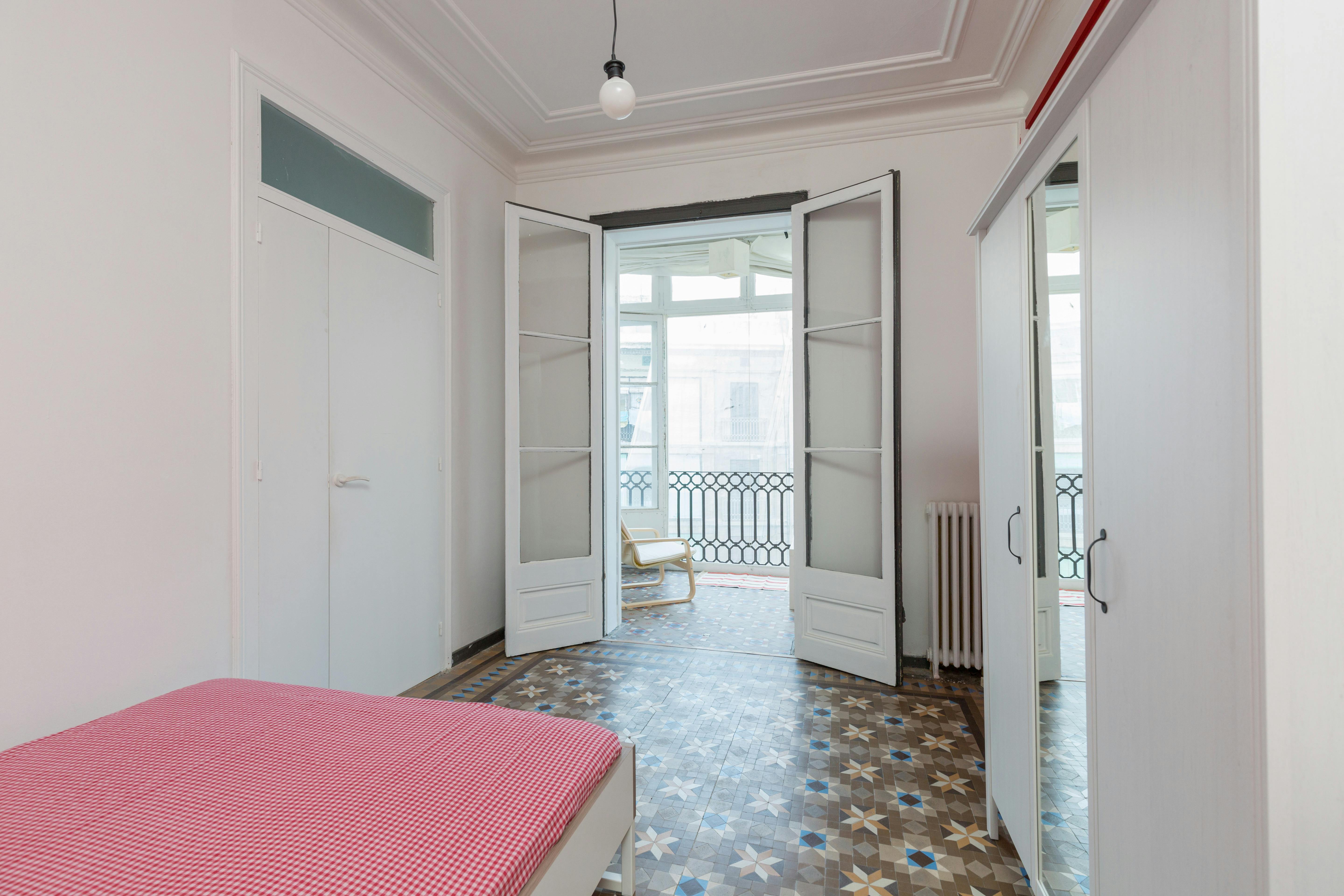 Double room Barcelona, 1 bed, 12m² — photo 1