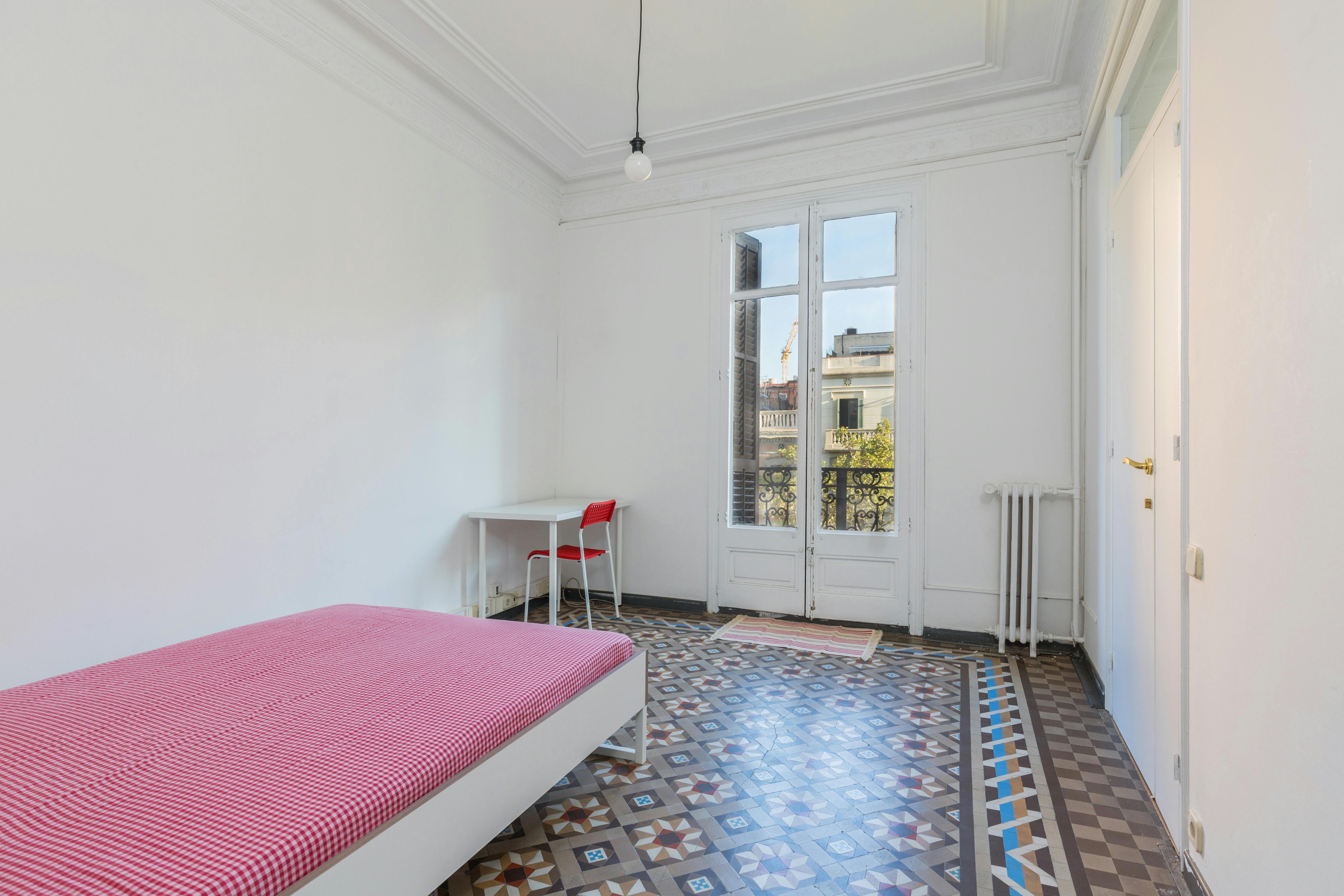Double room Barcelona, 1 bed, 9m² — photo 1