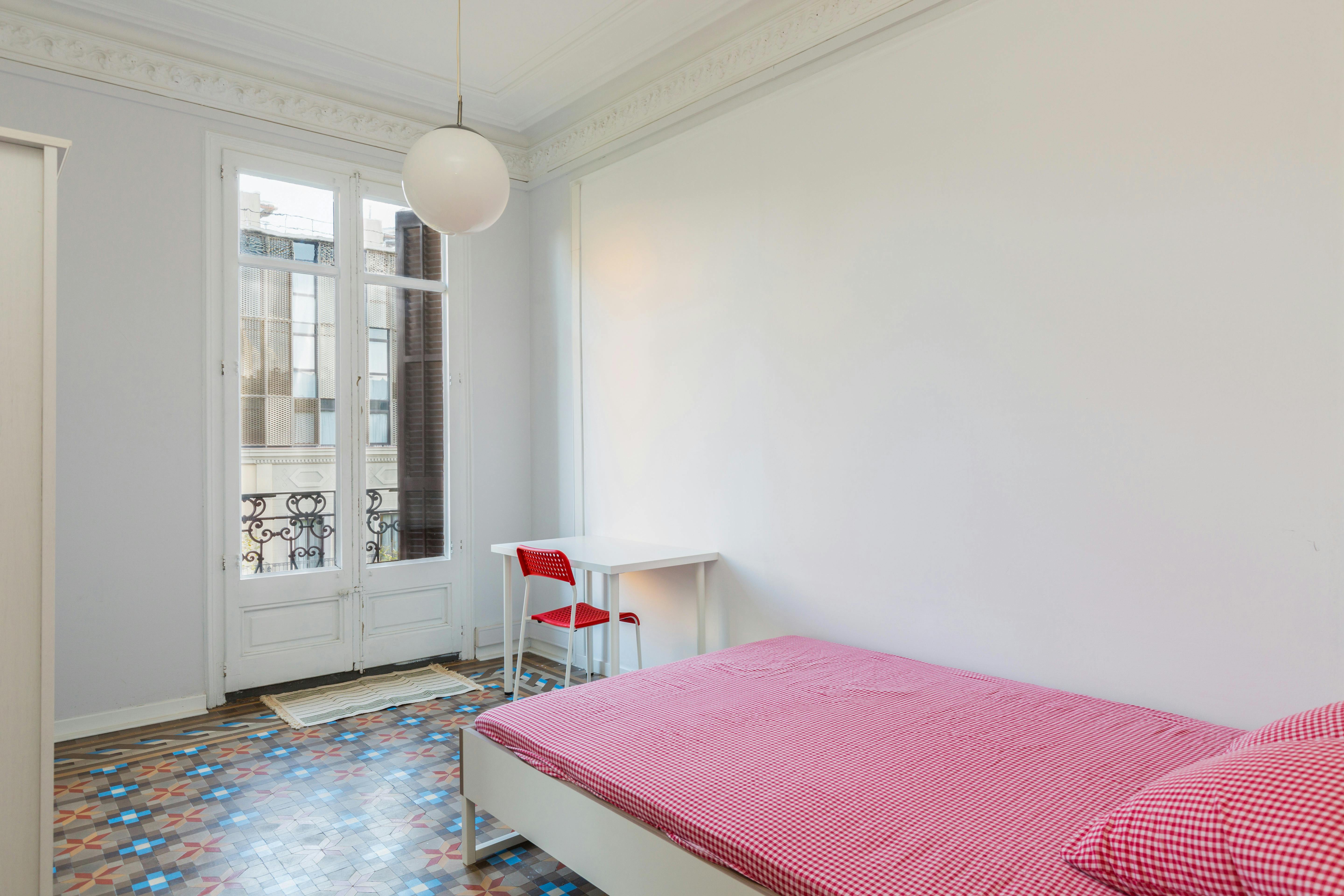 Double room Barcelona, 1 bed, 9m² — photo 1