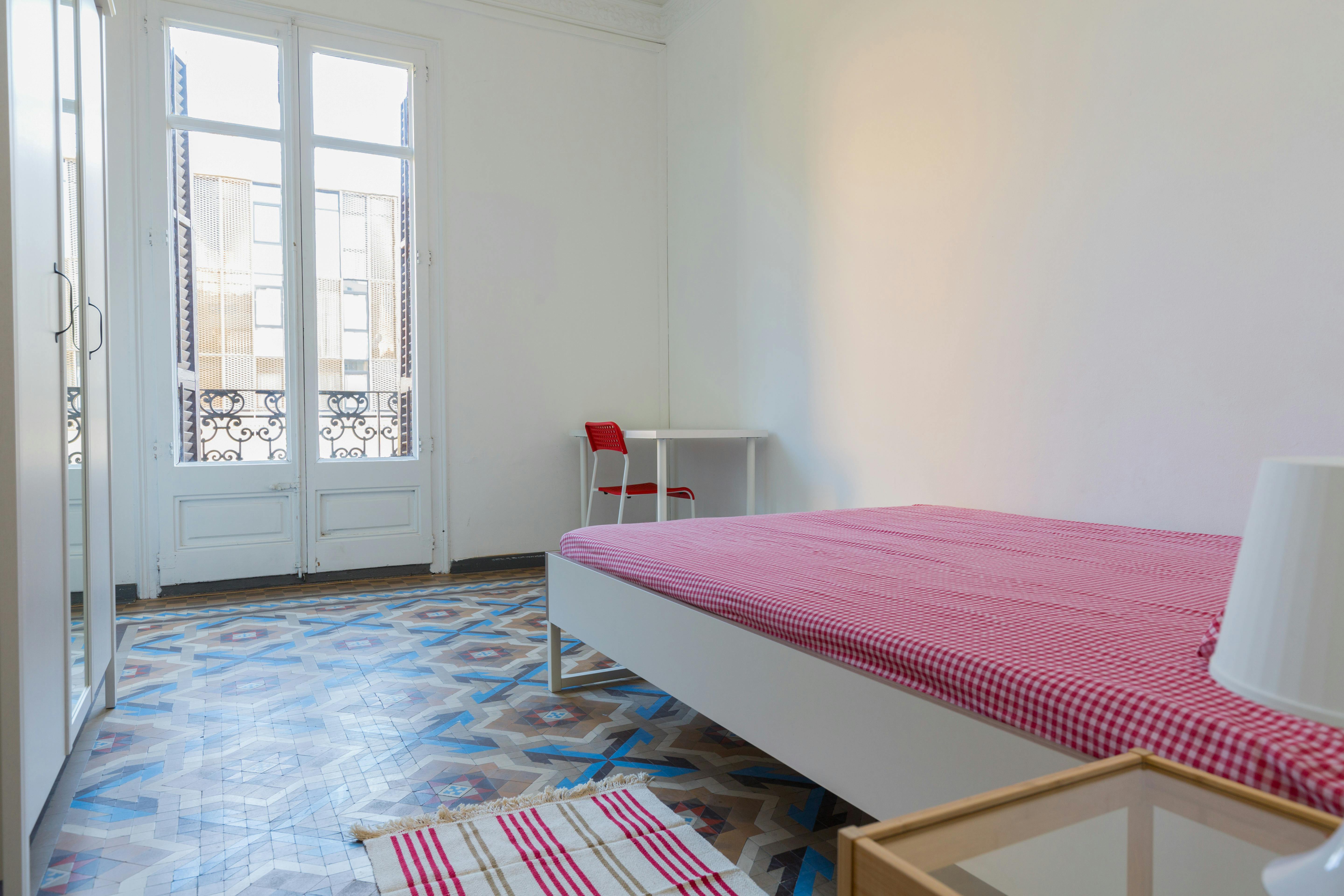 Double room Barcelona, 1 bed, 9m² — photo 1