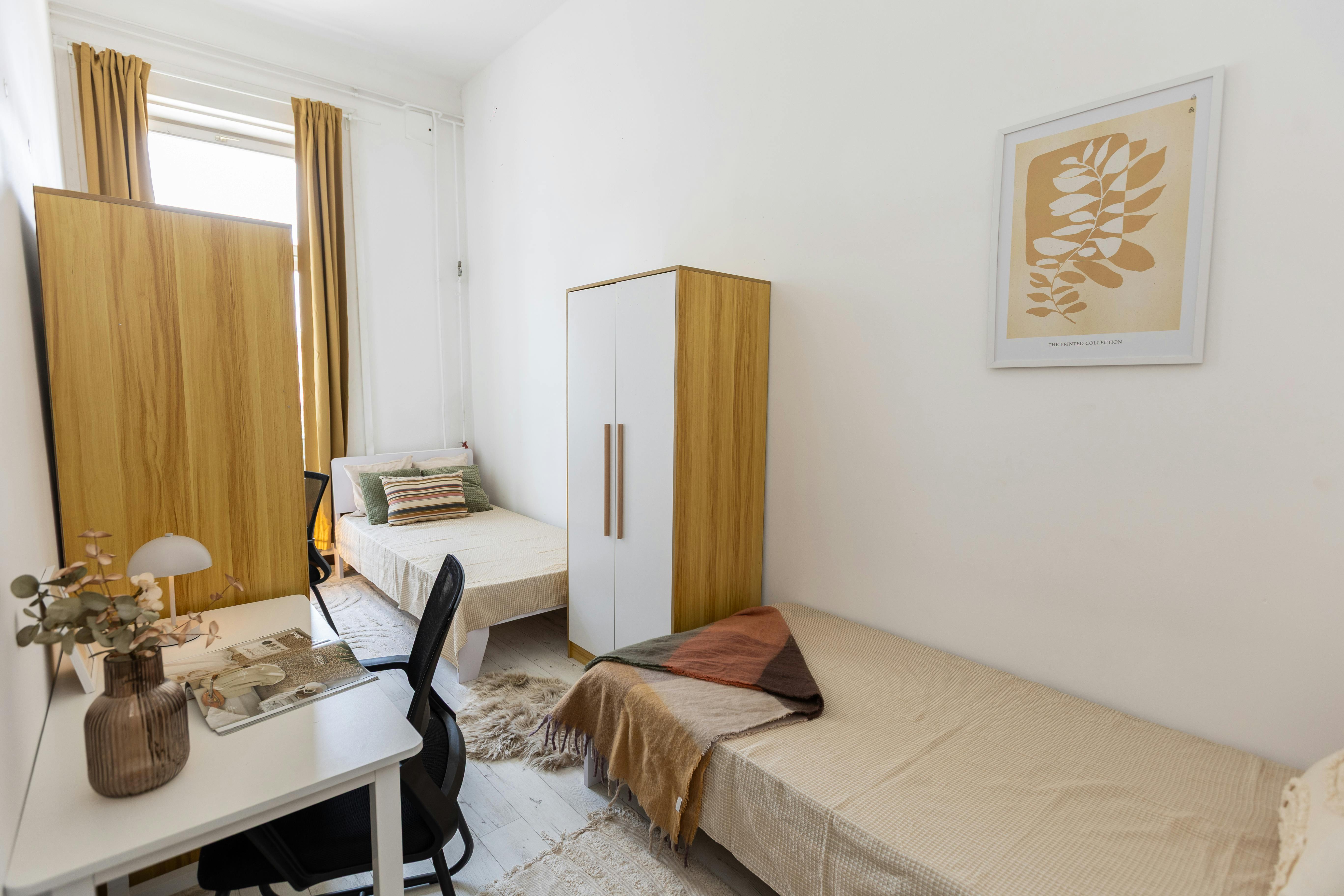 Shared room for rent for HUF 155,701 per month in Budapest, Thököly út