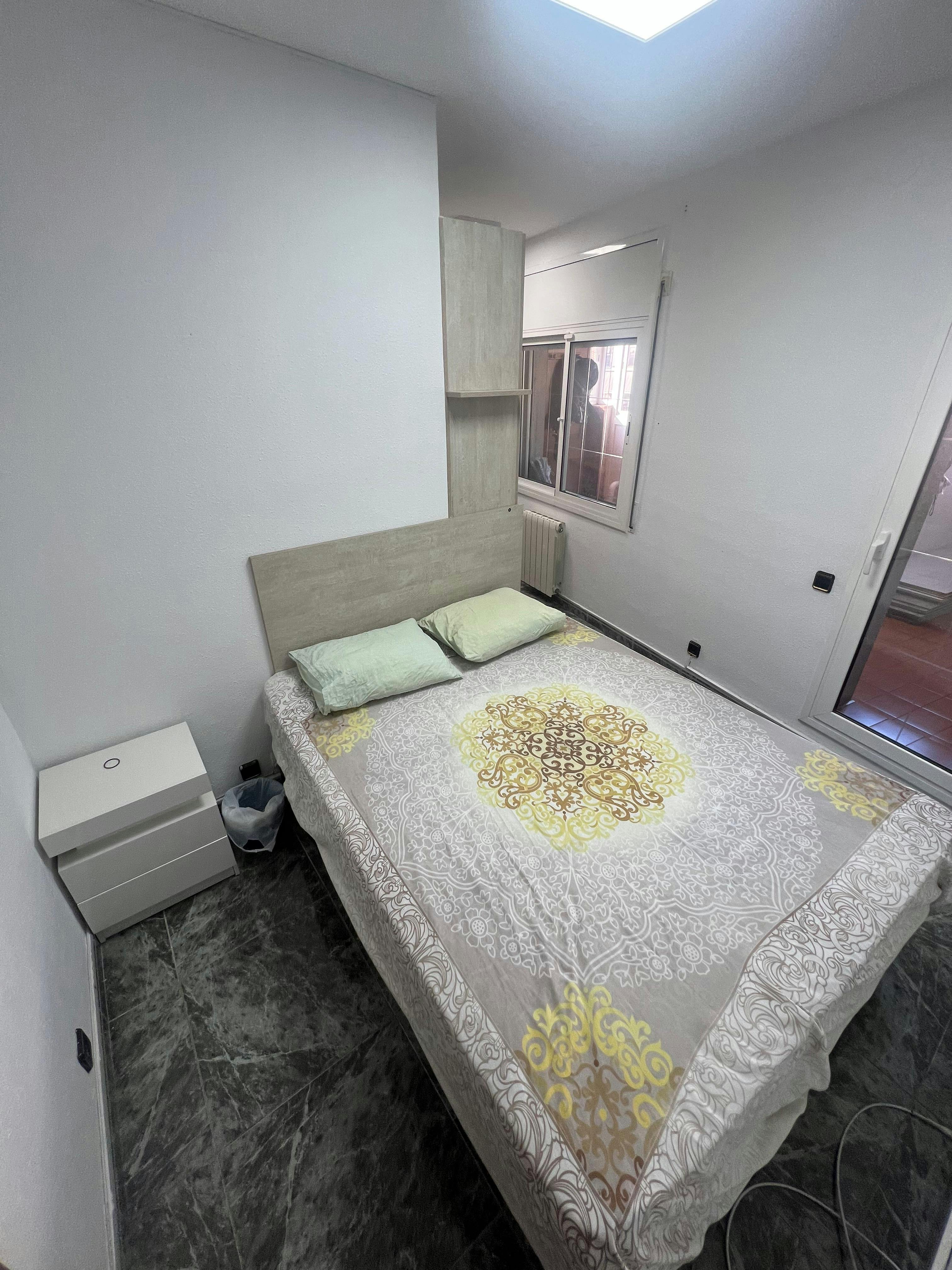 Habitación privada en alquiler por 650 € al mes en Barcelona, Carrer de les Torres