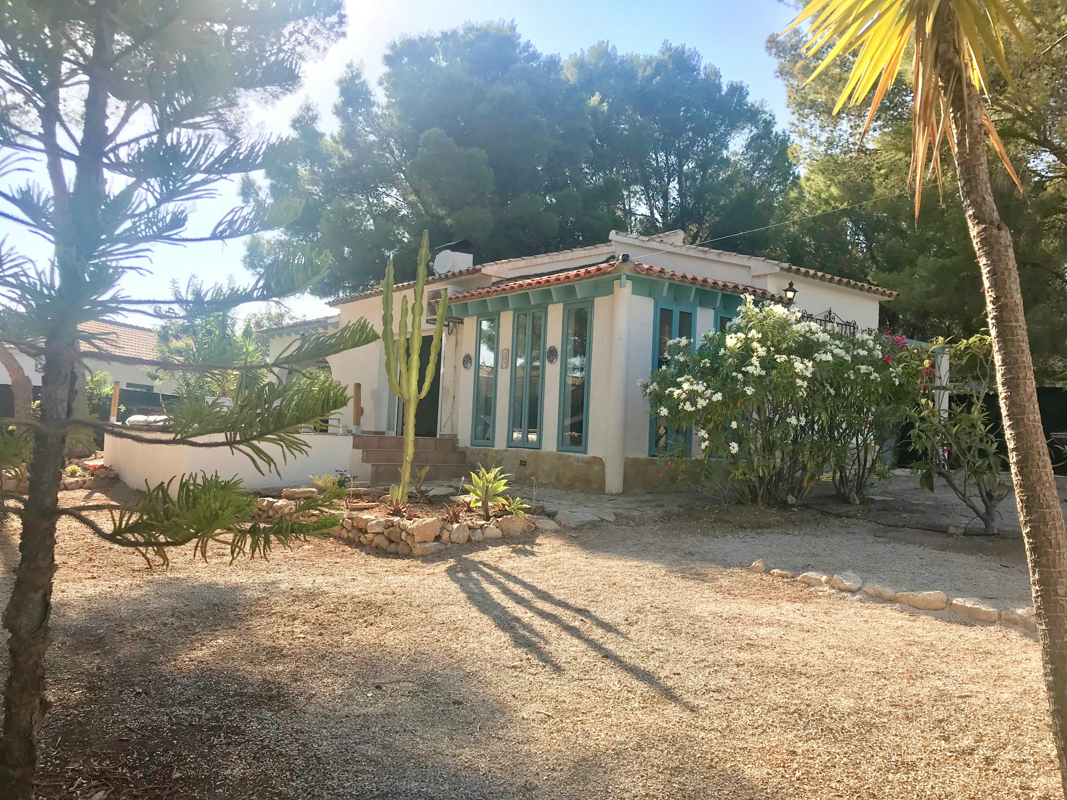 Huis te huur voor € 1.200 per maand in Altea, Calle l'Aitana