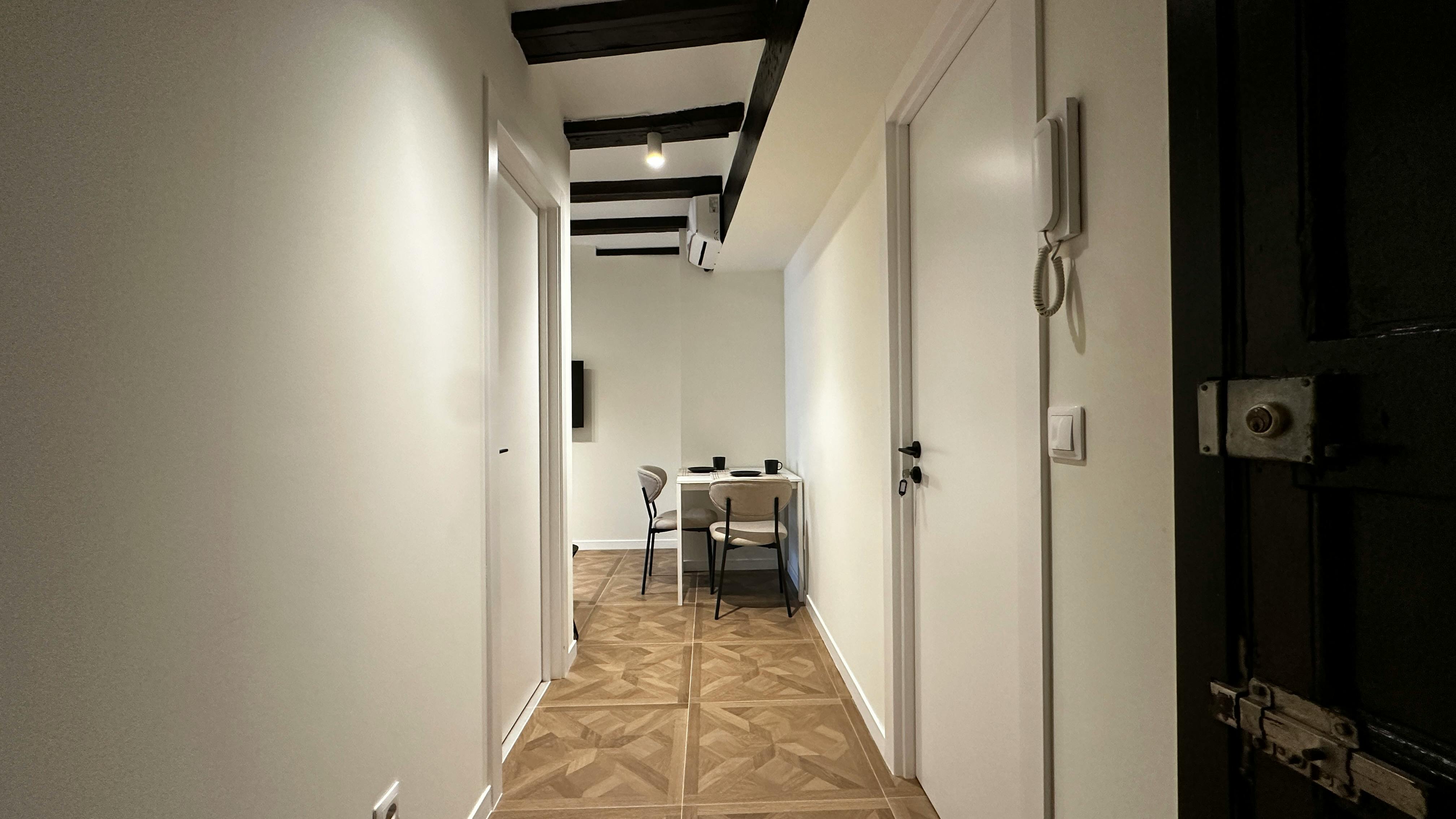 Double room Valencia, 1 bed, 13m² — photo 9
