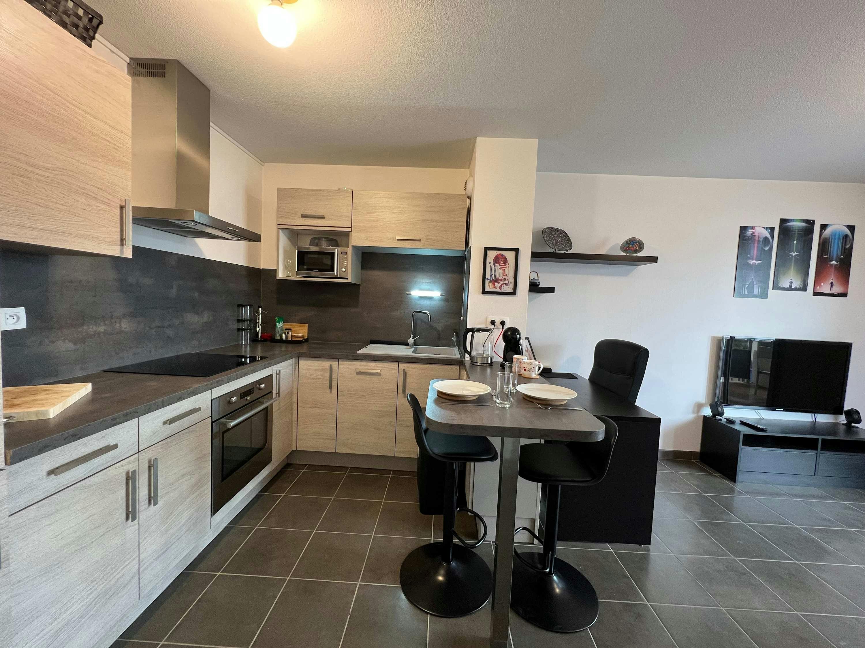 Apartment for rent for €1,975 per month in Toulouse, Rue Paulette Pastor