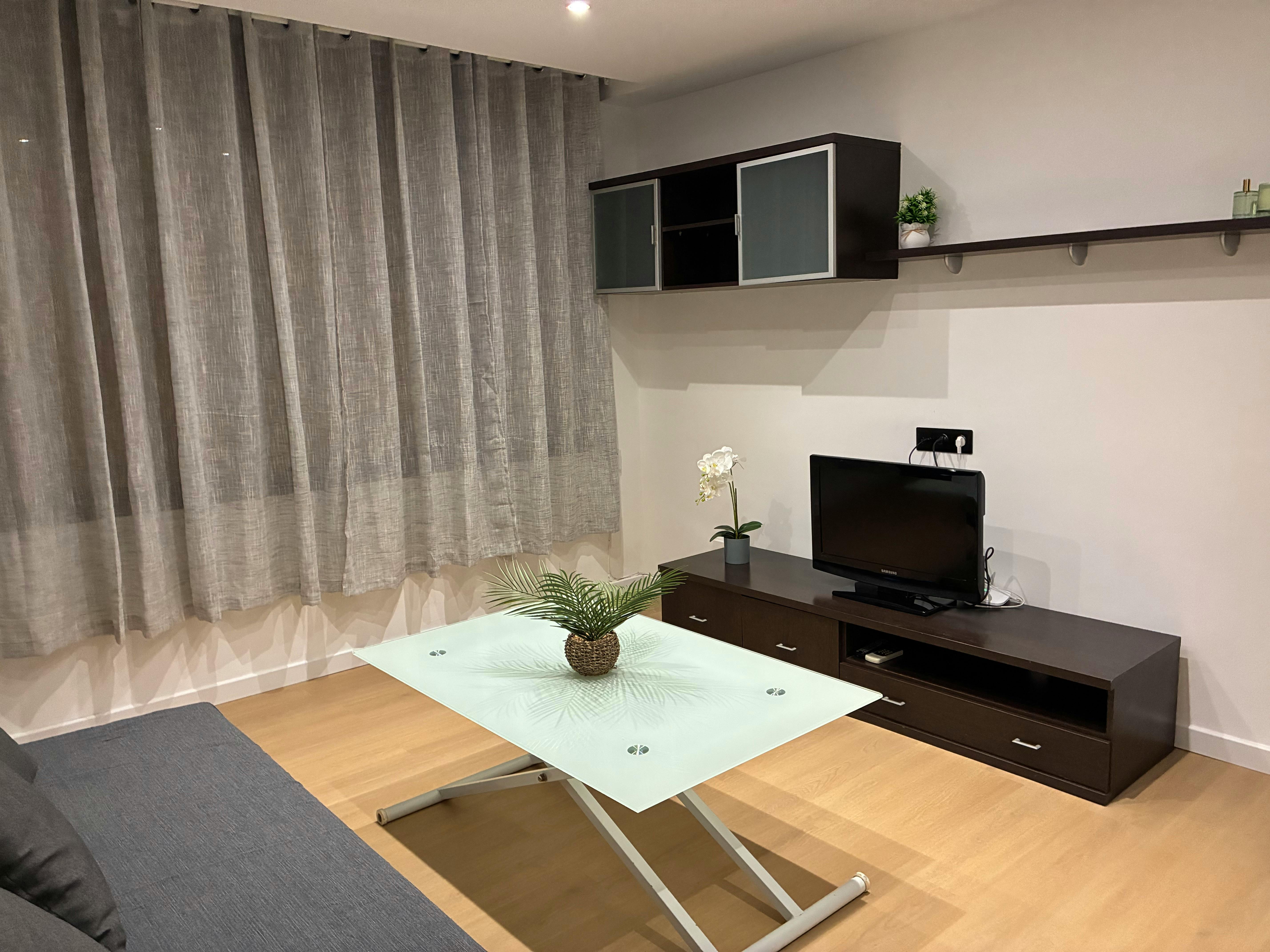 Appartement à louer pour 1 400 €/mois à Barcelona, Carrer d'Alfons el Magnànim