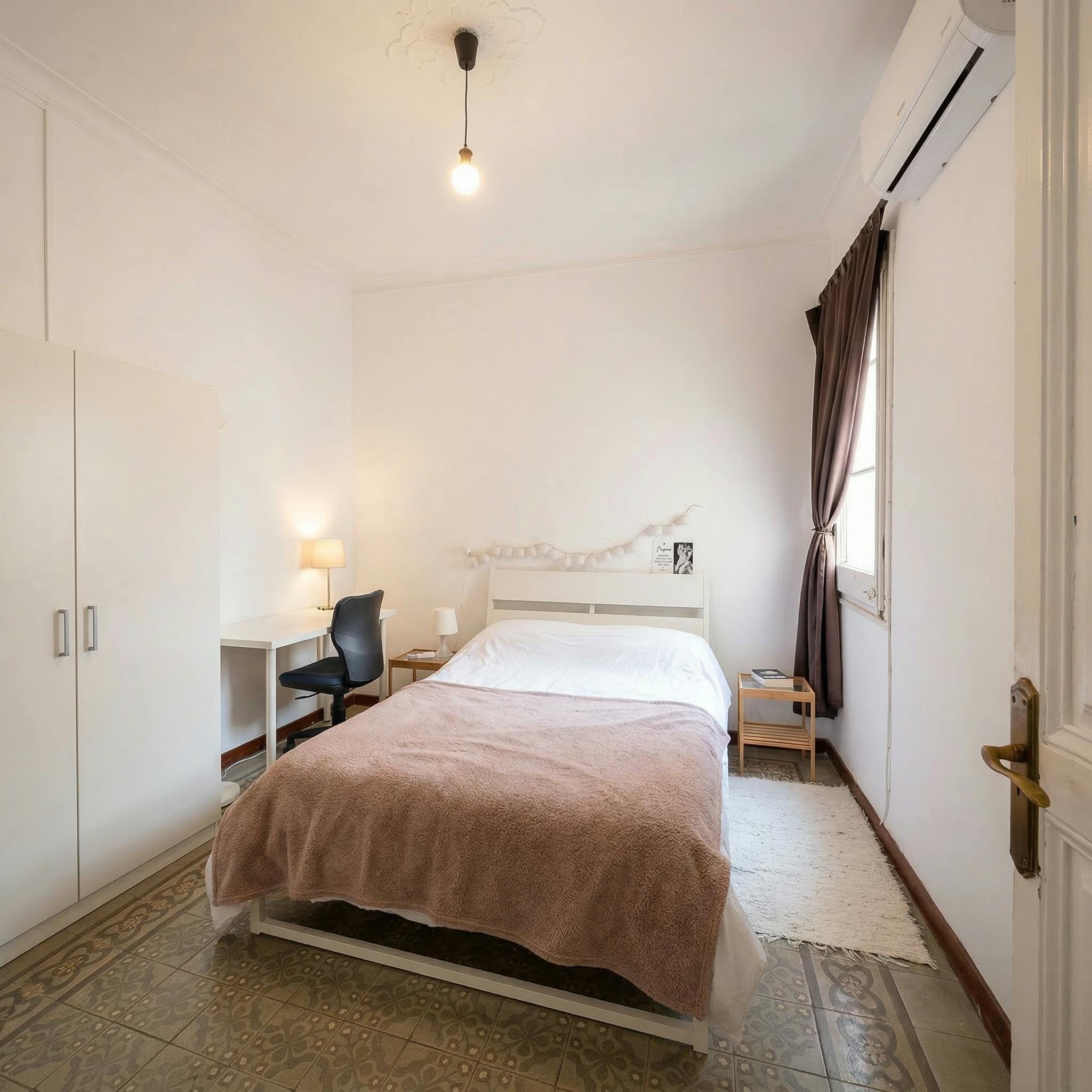 Single room Barcelona, 1 bed, 8m² — photo 1