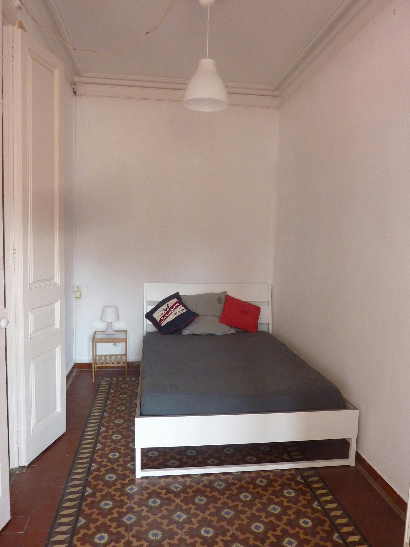 Single room Barcelona, 1 bed, 8m² — photo 1