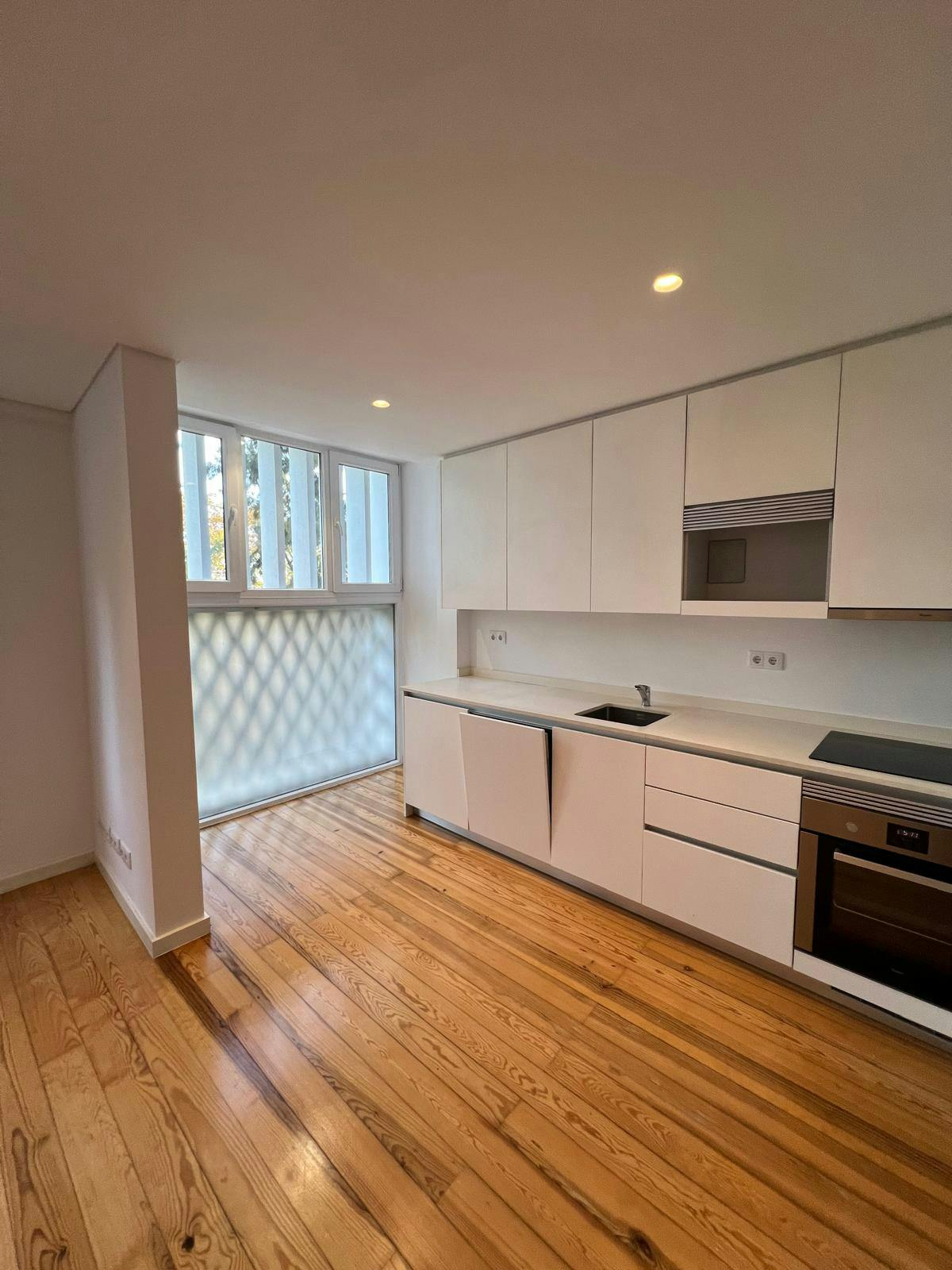 Appartement à louer pour 1 530 €/mois à Lisbon, Rua Padre Francisco Álvares