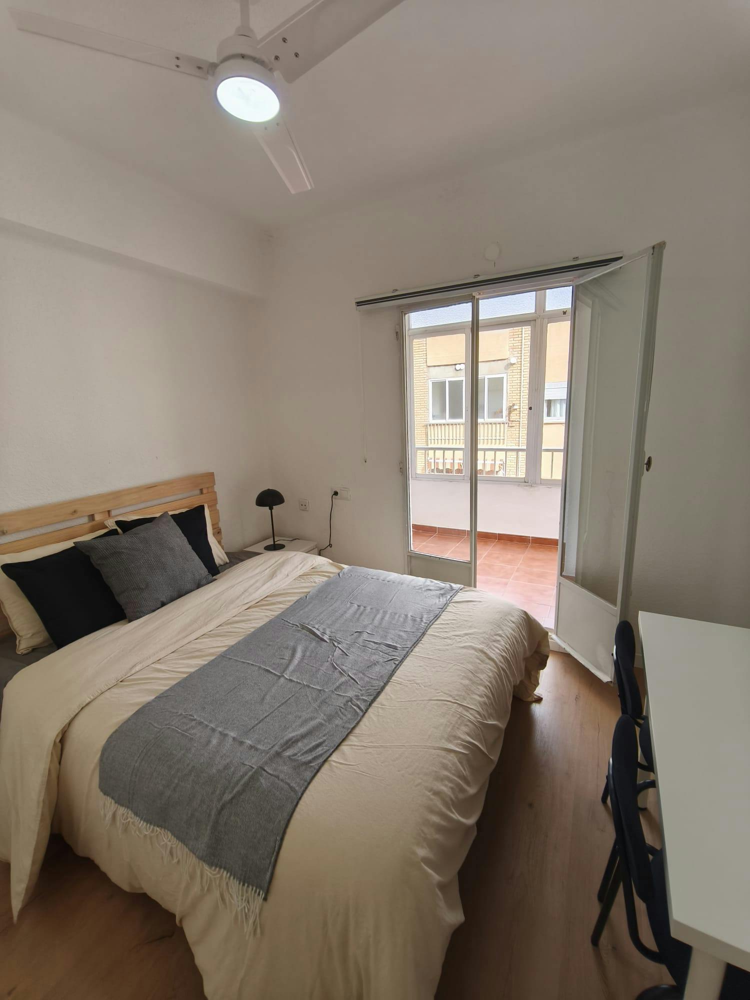 Single room Benetússer, 1 bed, 15m² — photo 1