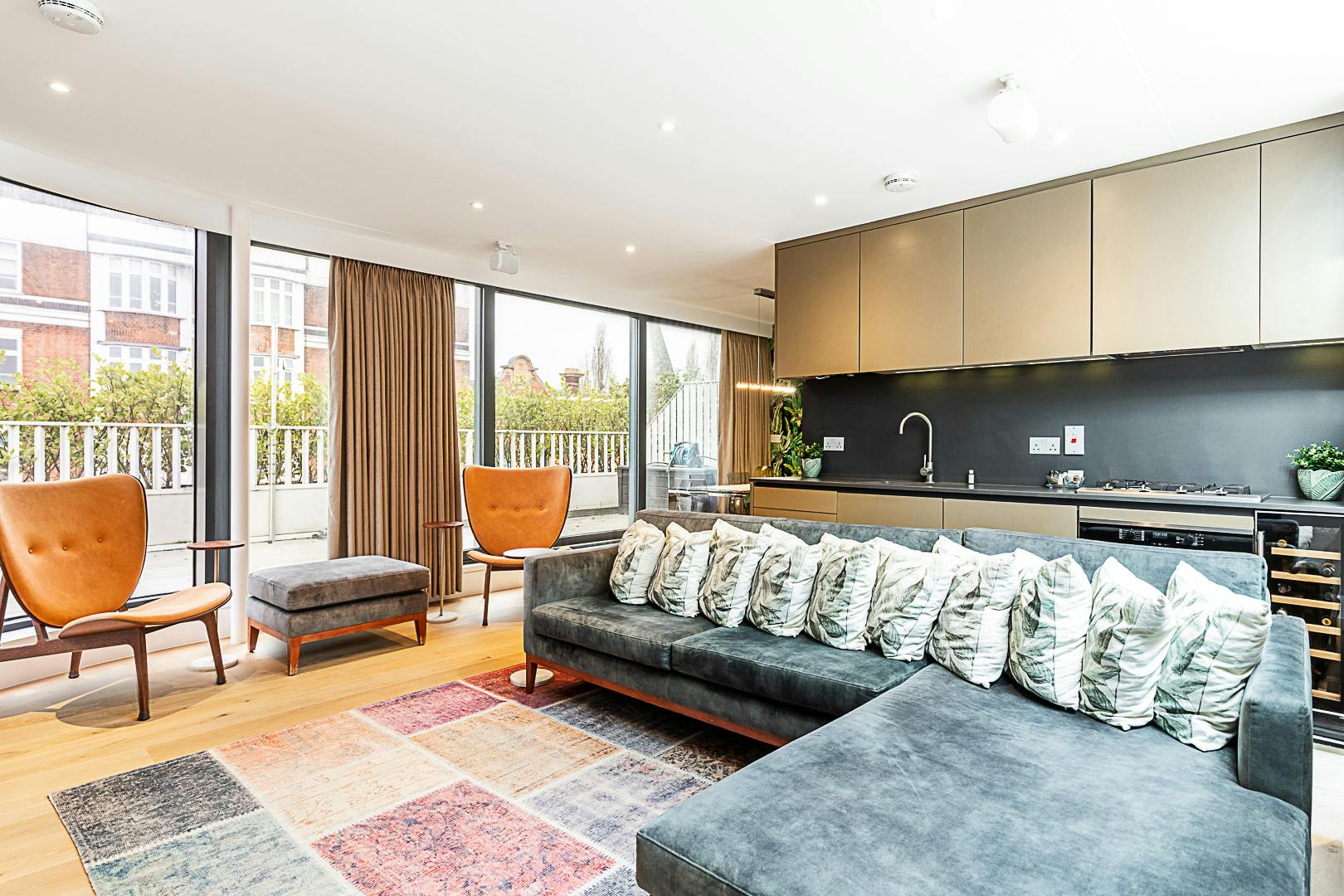 Apartment for rent for £5,600 per month in London, Fulham High Street