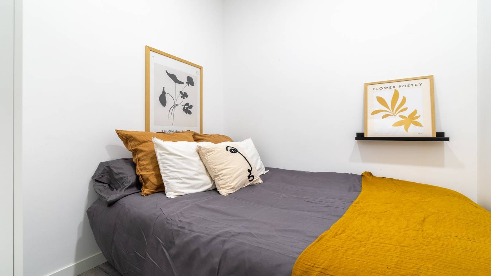 Private room for rent for €475 per month in Madrid, Calle del Olivar