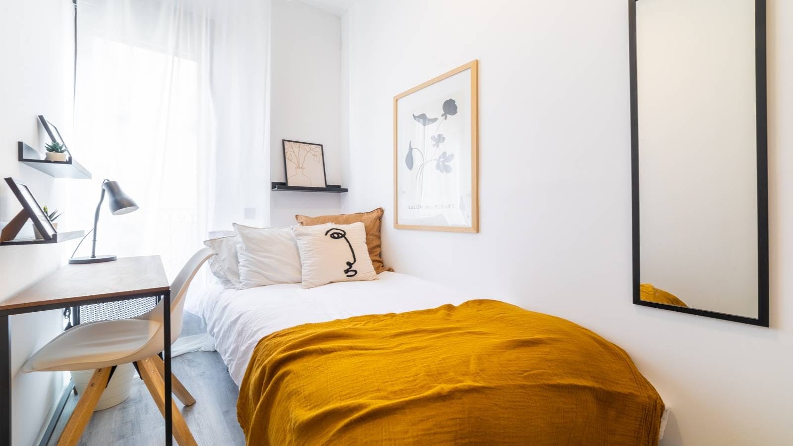 Private room for rent for €585 per month in Madrid, Calle del Olivar
