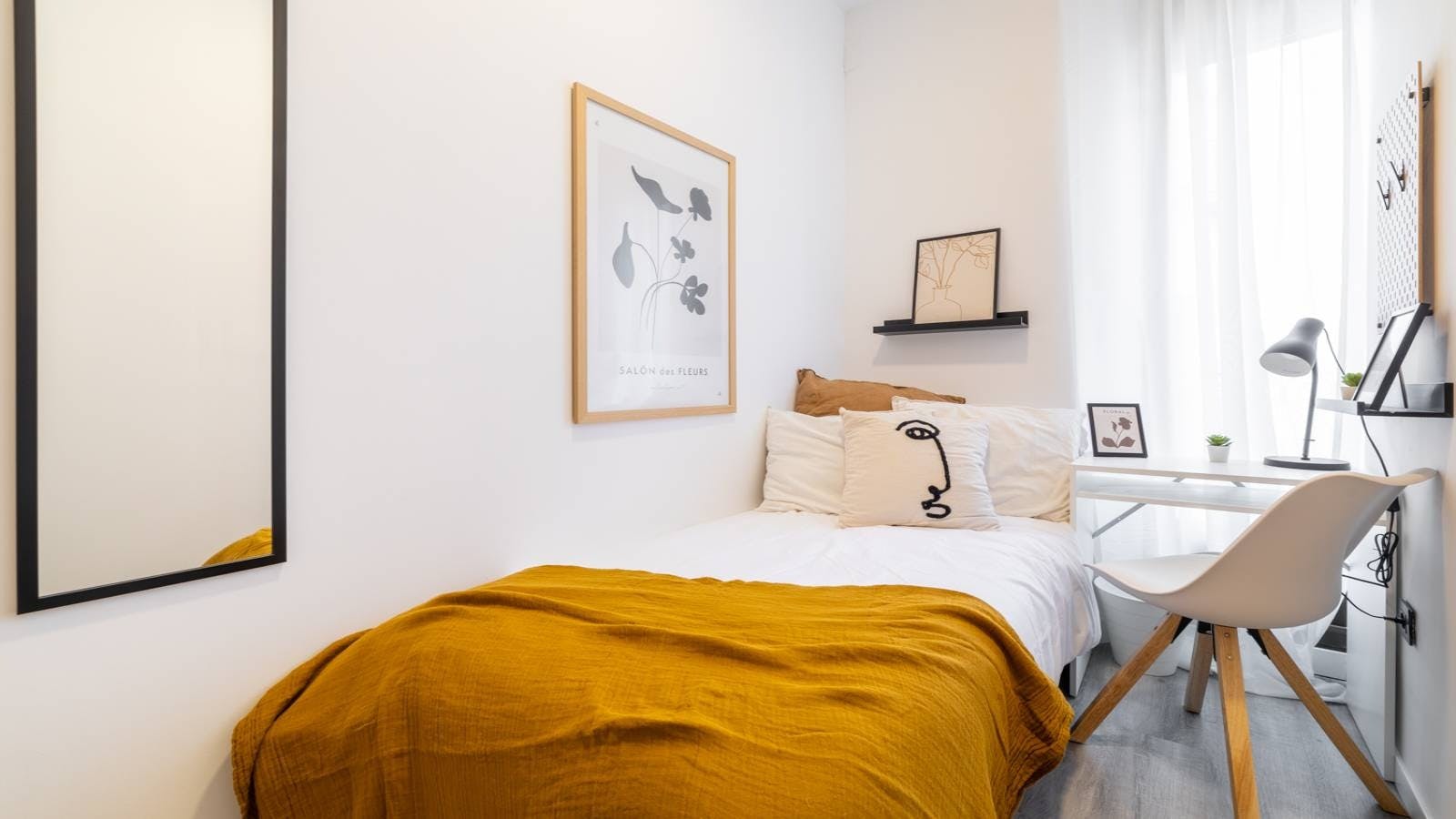 Private room for rent for €530 per month in Madrid, Calle del Olivar