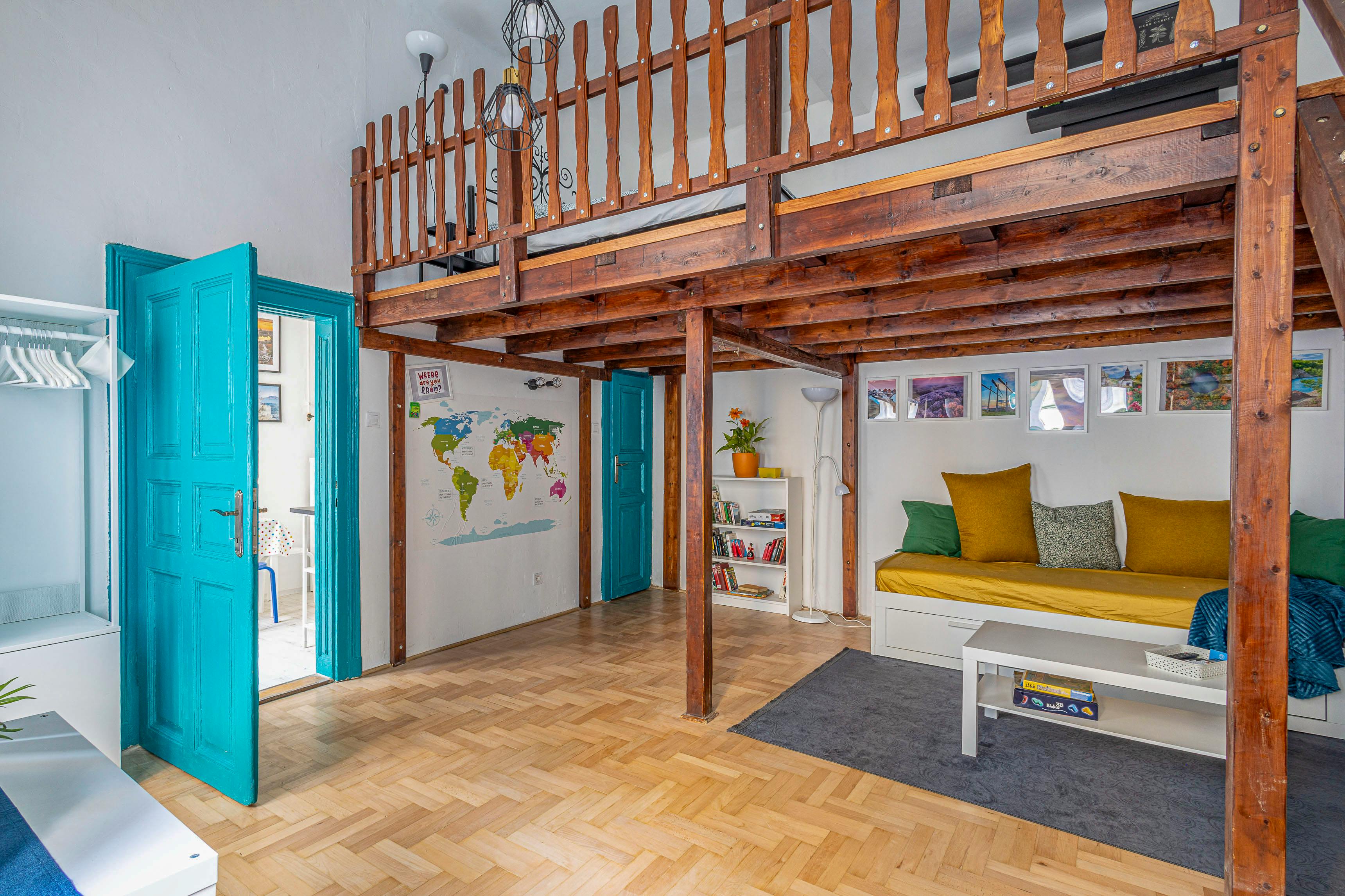 Apartment for rent for HUF 315,344 per month in Budapest, Jókai tér