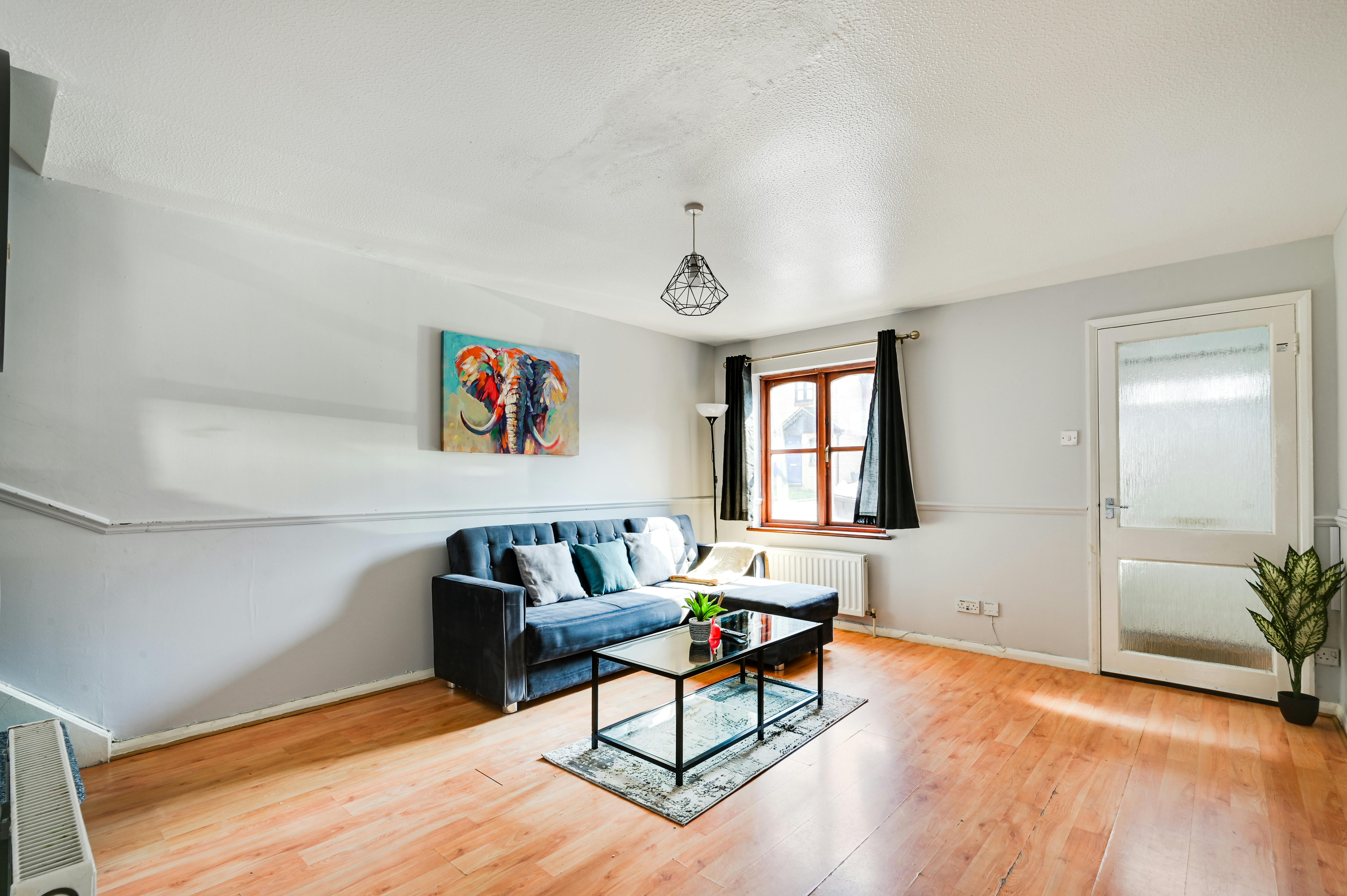 房源 正在以 £3,900 的月租出租，其位于 London, Purdy Street