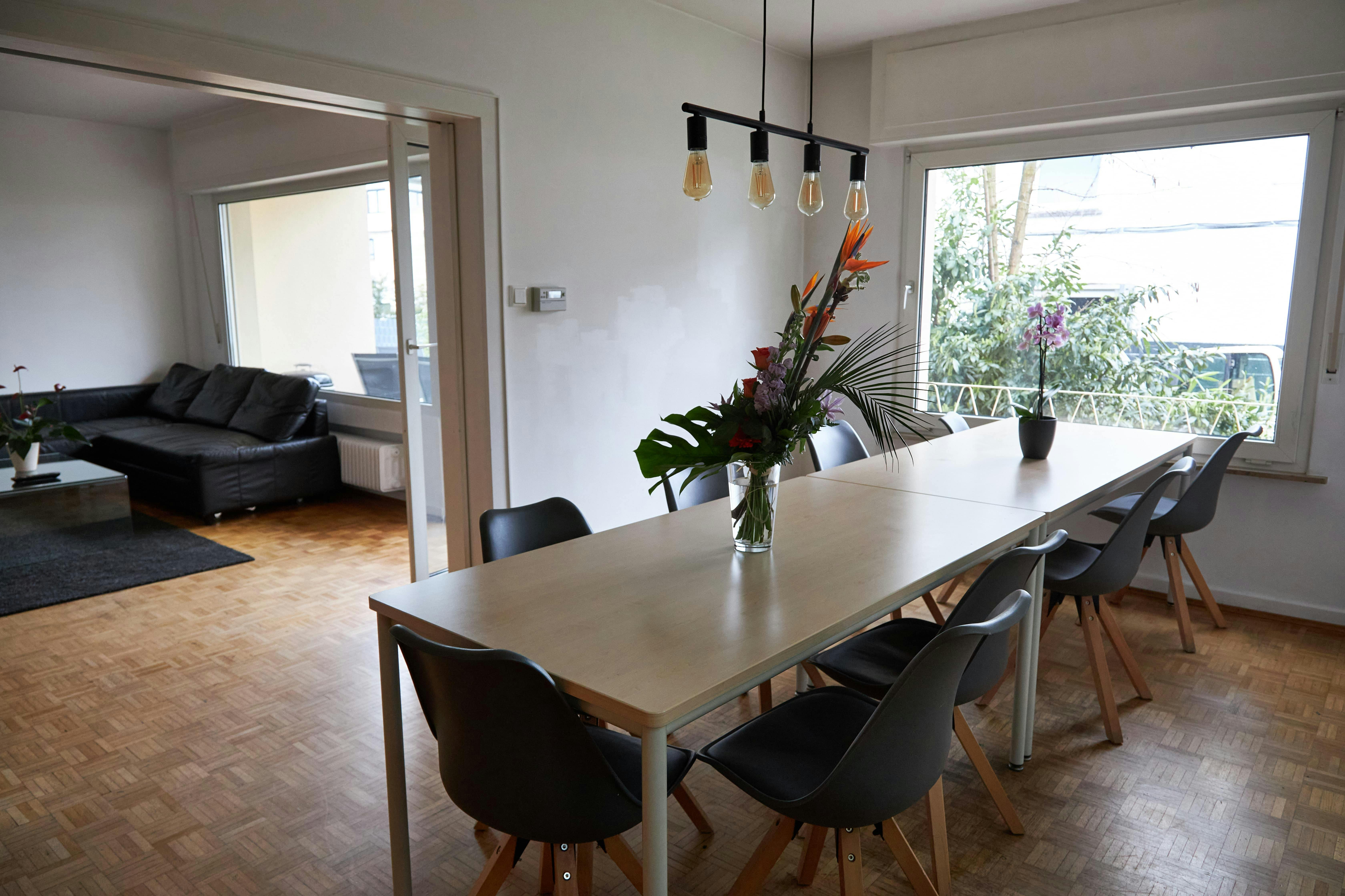 House for rent for €4,000 per month in Offenbach, Bischofsheimer Weg