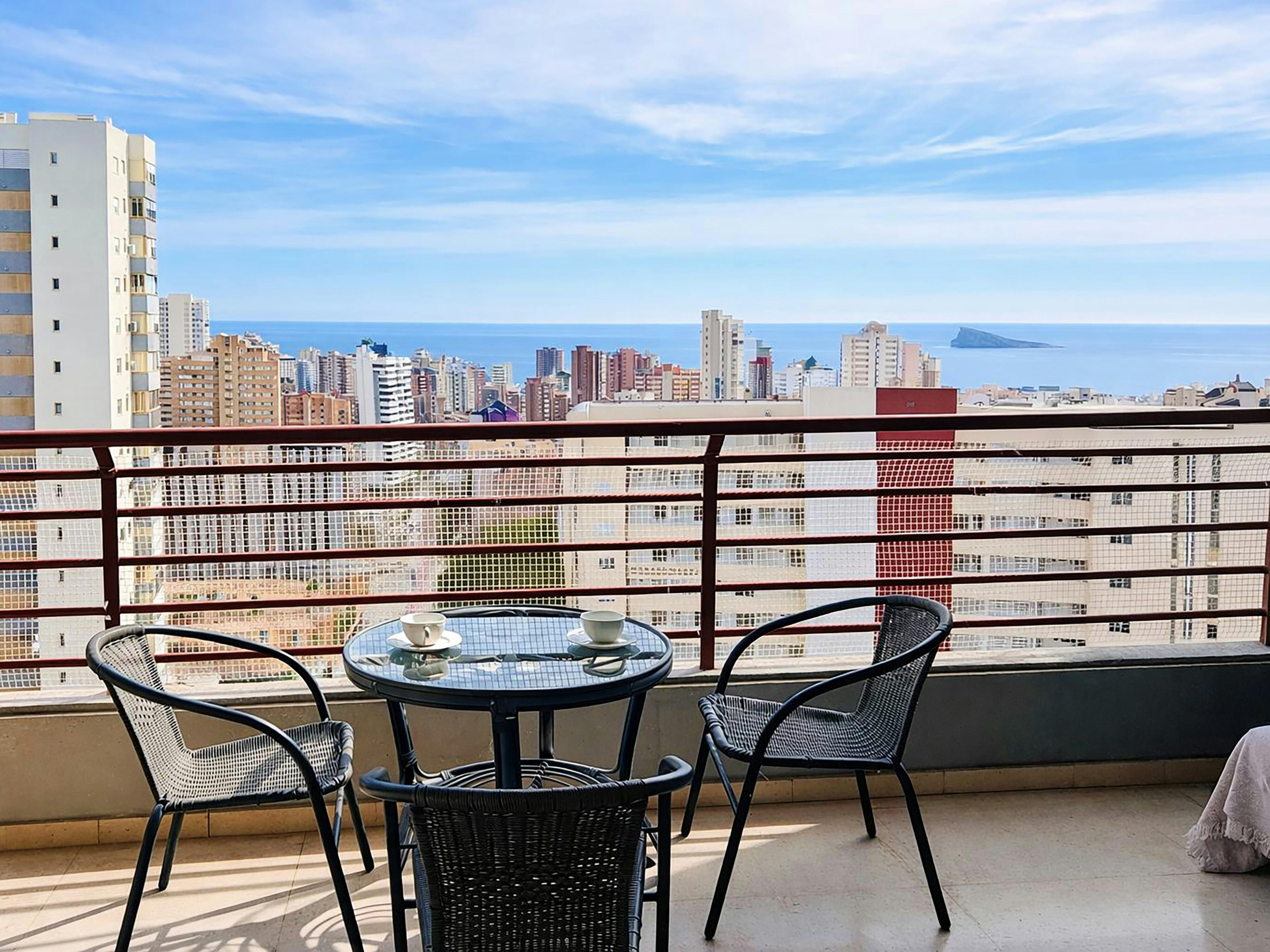 Apartament de închiriat pentru 2.800 EUR pe lună în Benidorm, Avenida de Andalucía