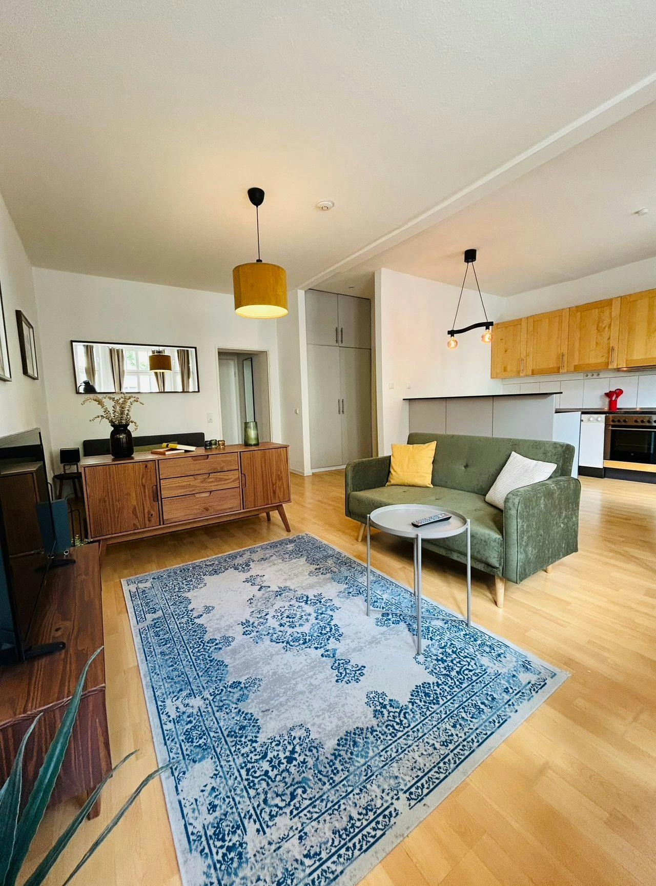 Studio zu mieten für 1.350 € pro Monat in Düsseldorf, Hüttenstraße