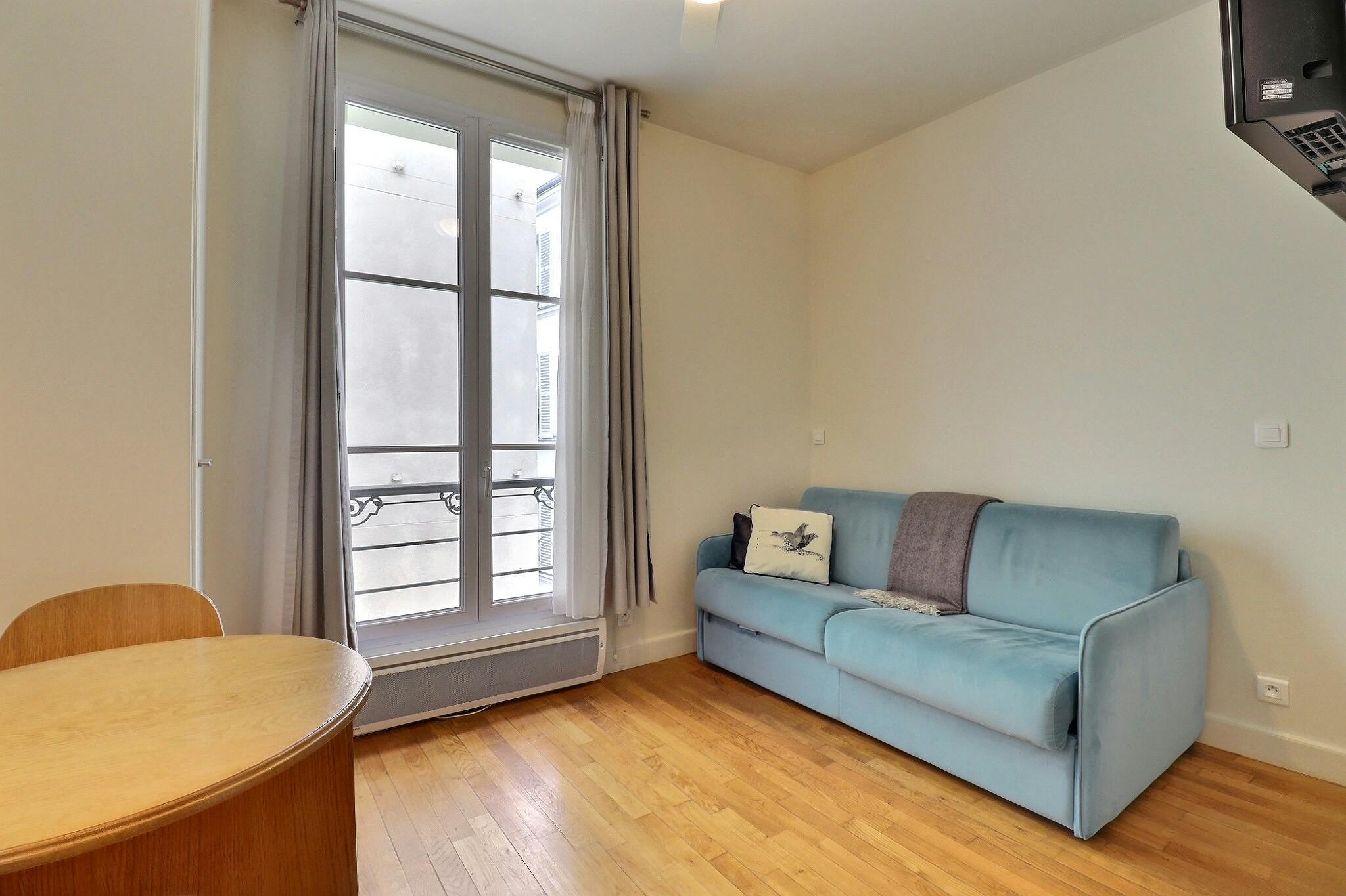 Studio for rent for €1,458 per month in Paris, Rue de Sévigné