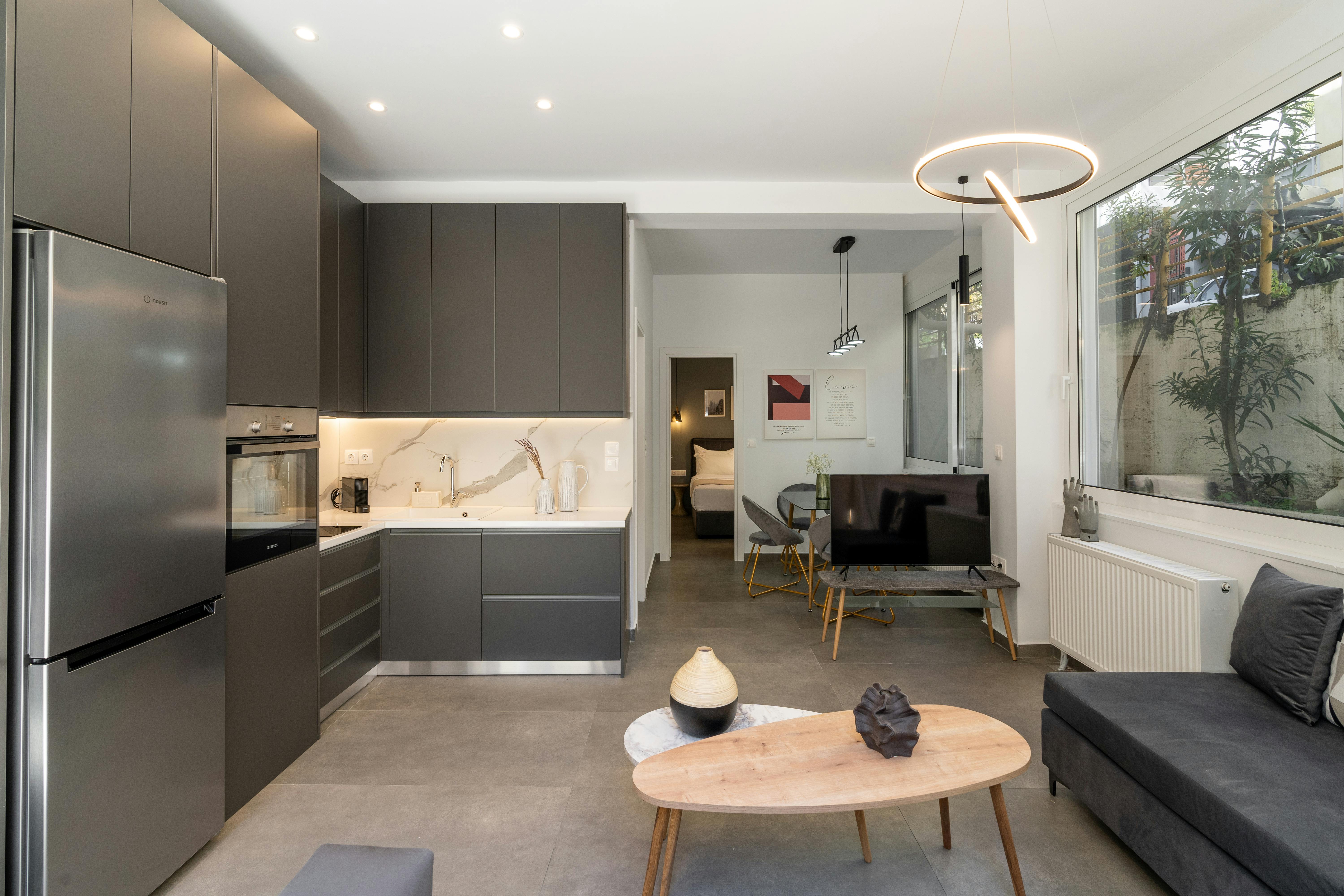 Apartment for rent for €1,200 per month in Athina, Mpoukouvala