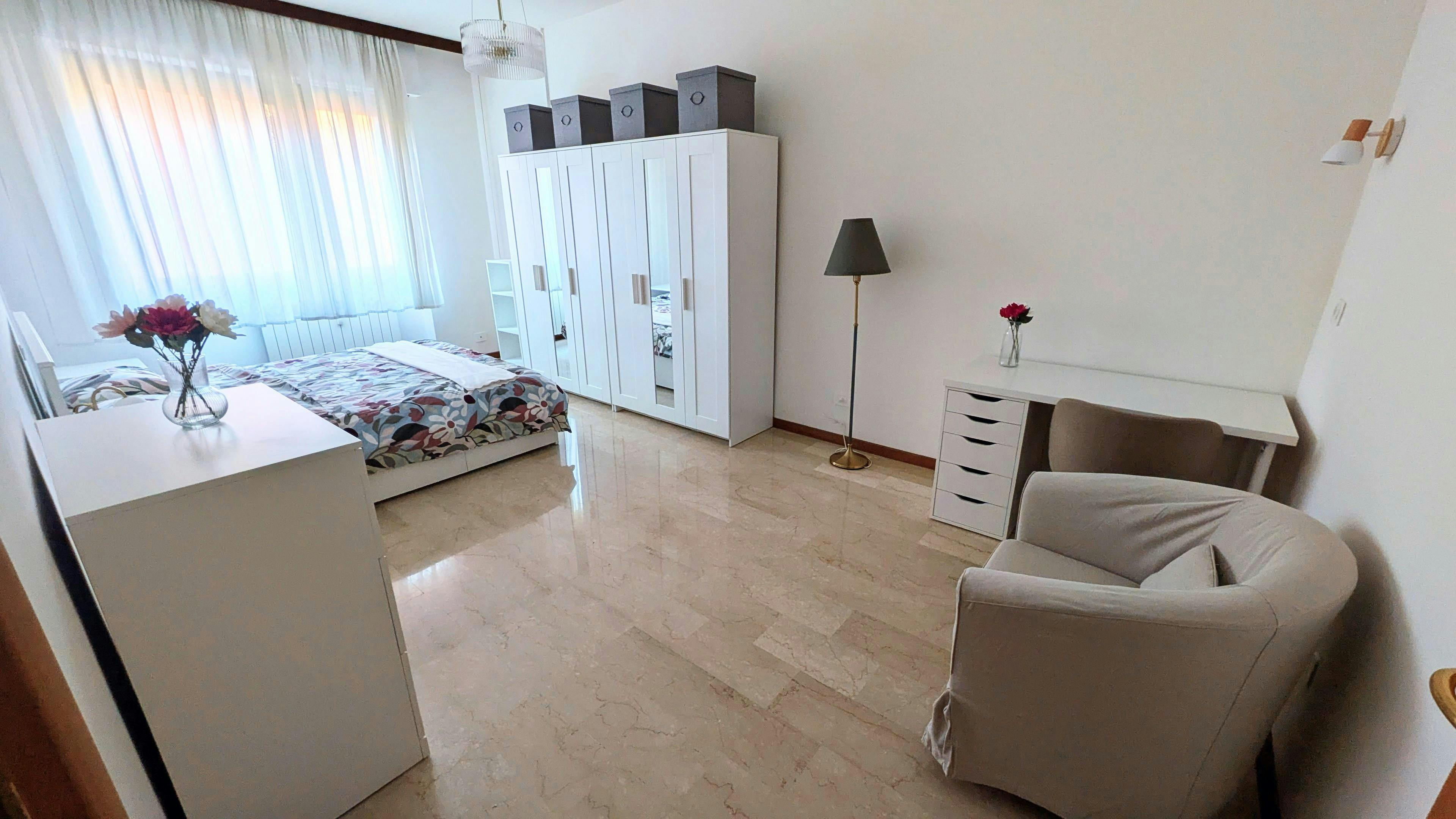 Chambre privée à louer pour 650 €/mois à Milan, Via Mar Nero