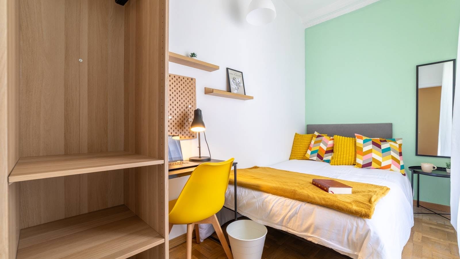 Private room for rent for €610 per month in Madrid, Calle de Atocha