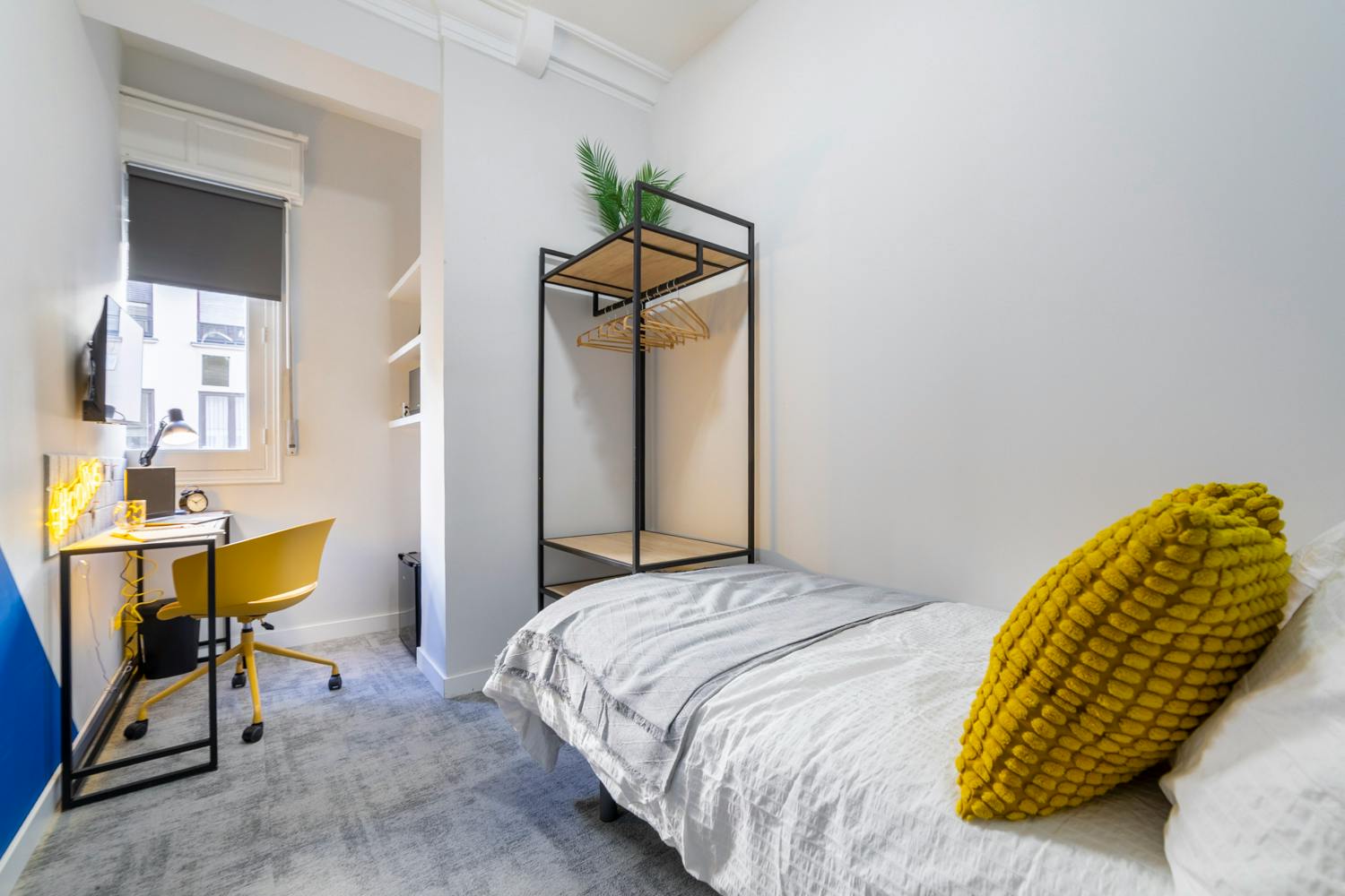 Private room for rent for €650 per month in Madrid, Calle de Santa Cruz de Marcenado