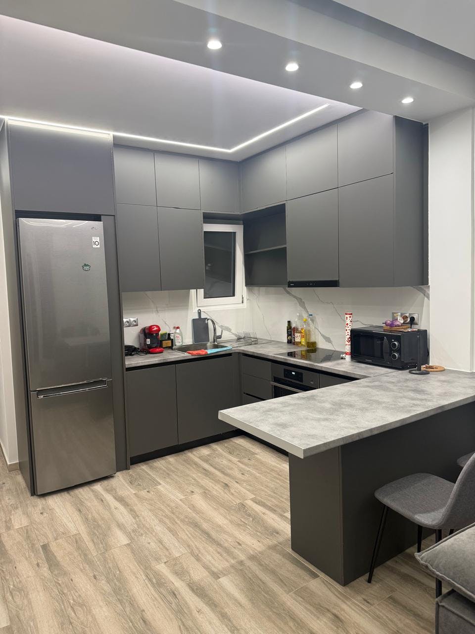 Apartment for rent for €1,200 per month in Athina, Ikoniou