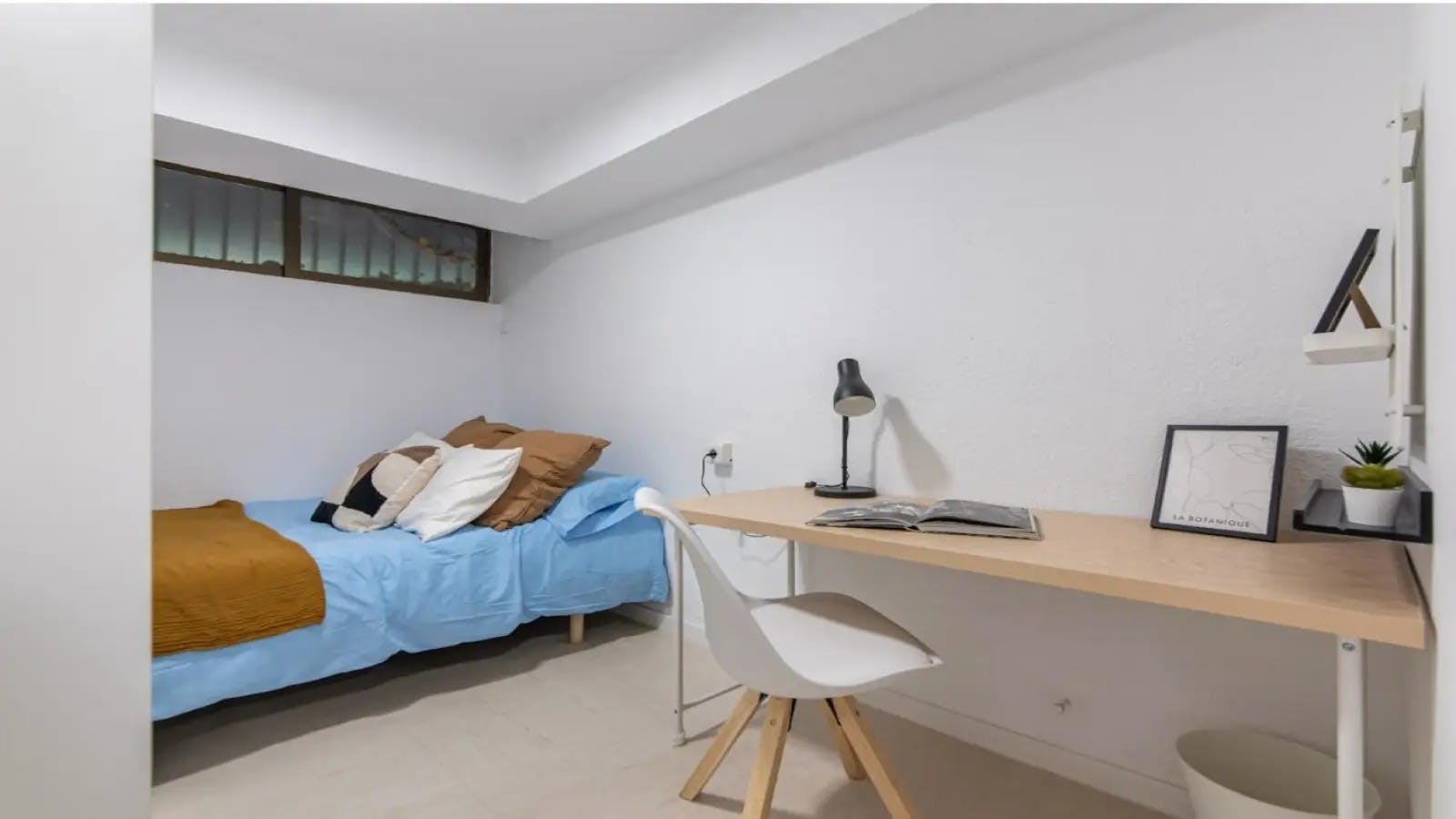 Privat rum att hyra för 583 € i månaden i Madrid, Calle del Abedul