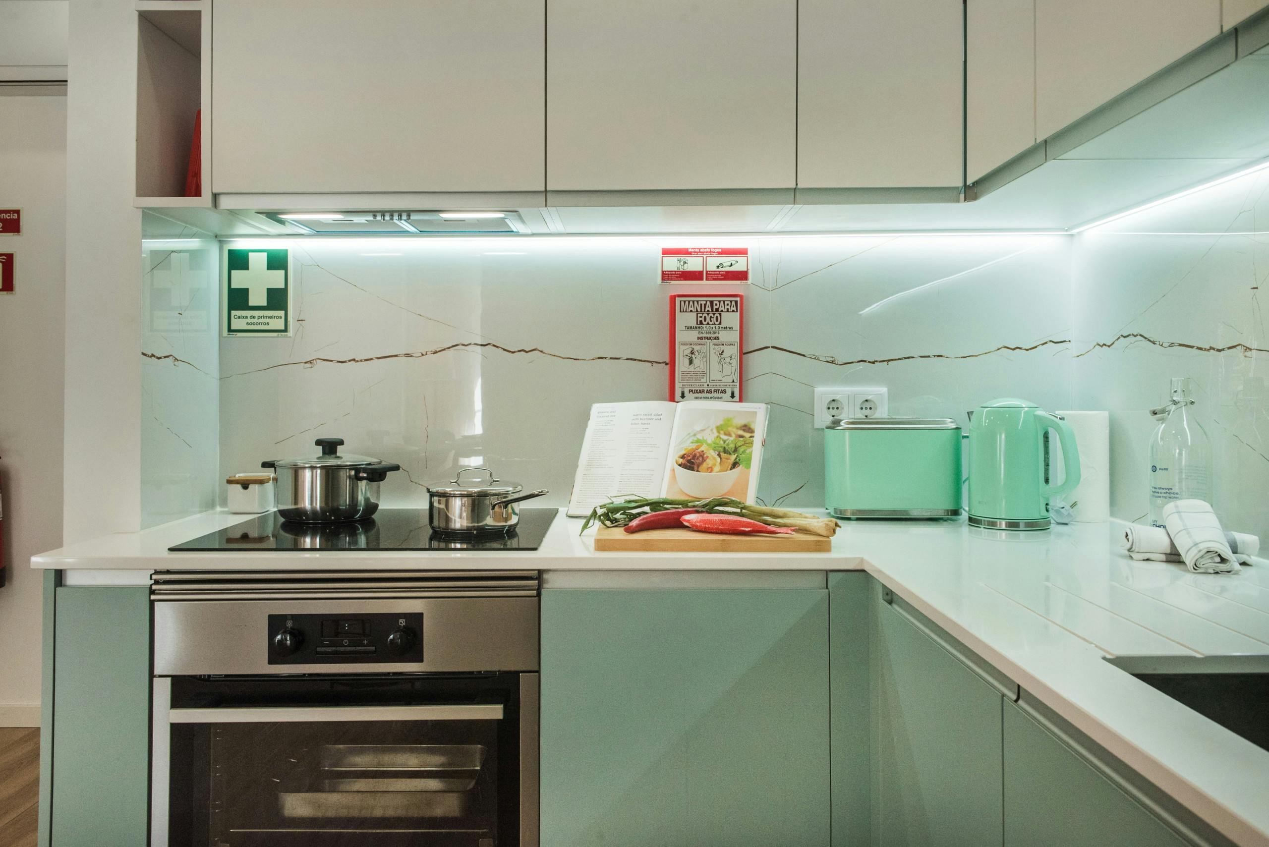 2-Bedroom Apartment in Rua Tenente Valadim, Faro room image 3