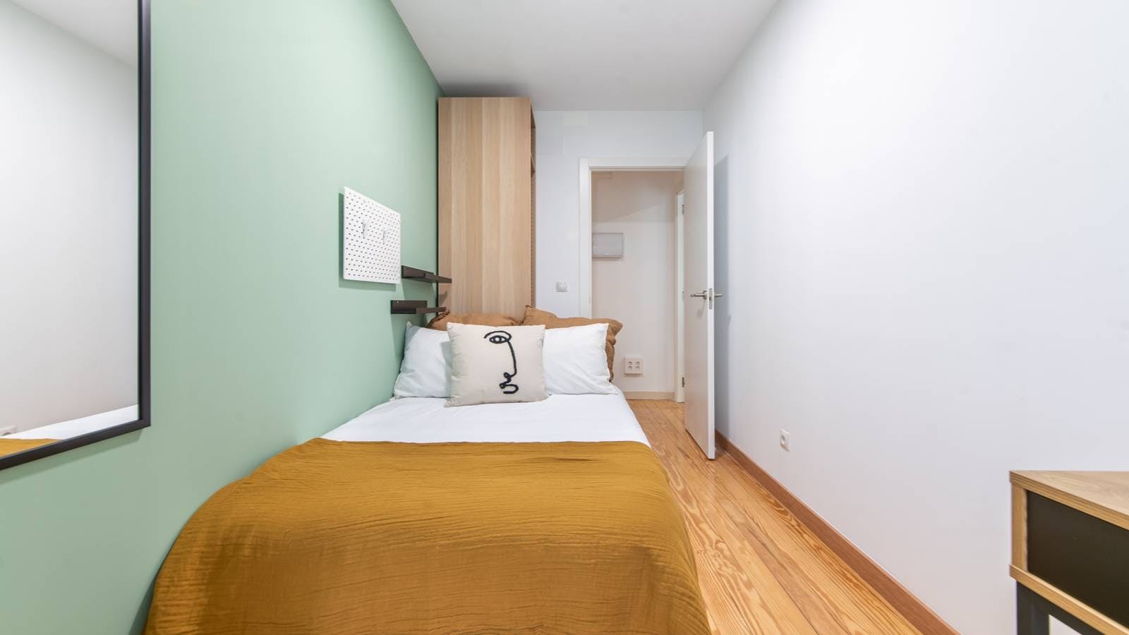 Privat rum att hyra för 665 € i månaden i Madrid, Calle del Abedul