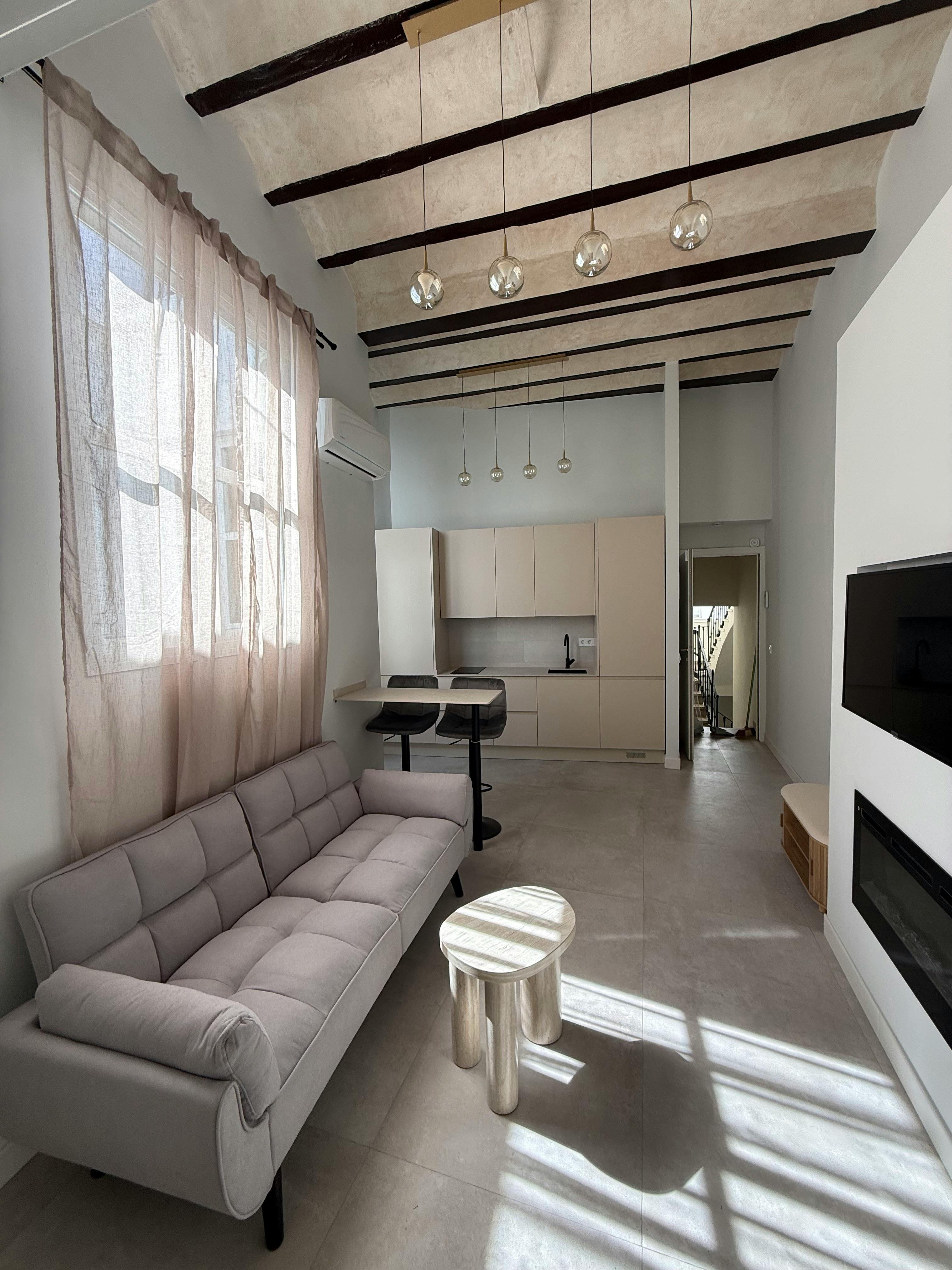 Apartment for rent for €1,200 per month in Sevilla, Calle Rodrigo de Triana
