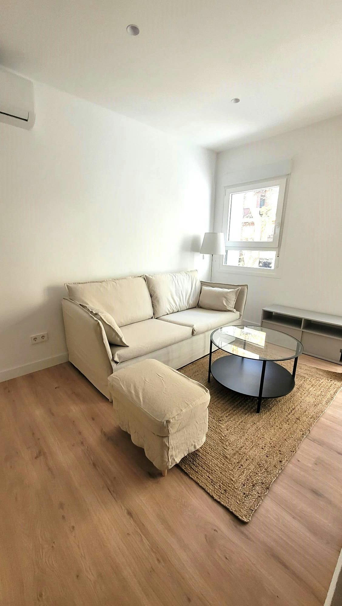 Apartment for rent for €1,325 per month in Madrid, Calle Hermanos de Pablo