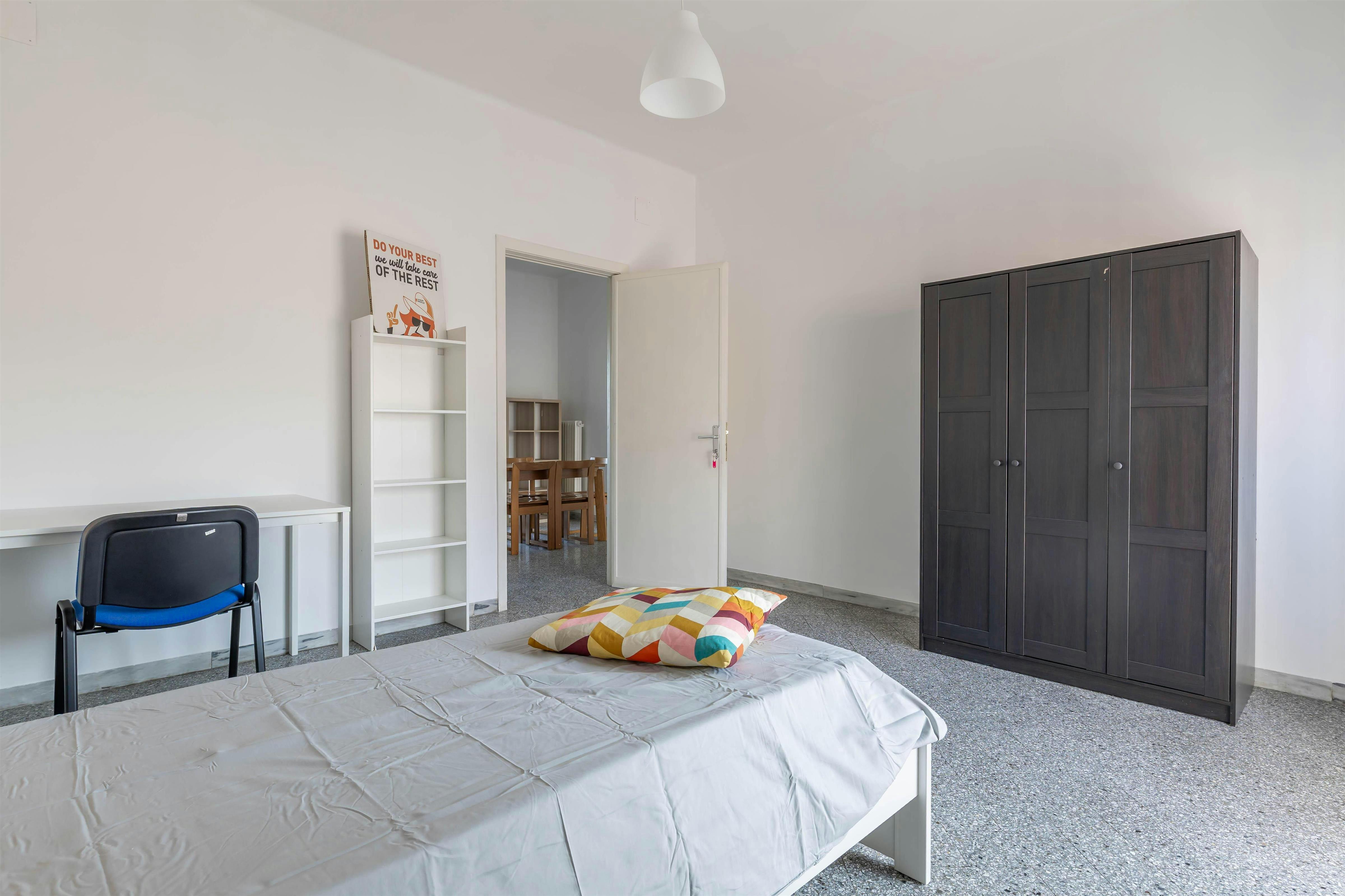 Habitación privada en alquiler por 475 € al mes en Bari, Corso Alcide de Gasperi