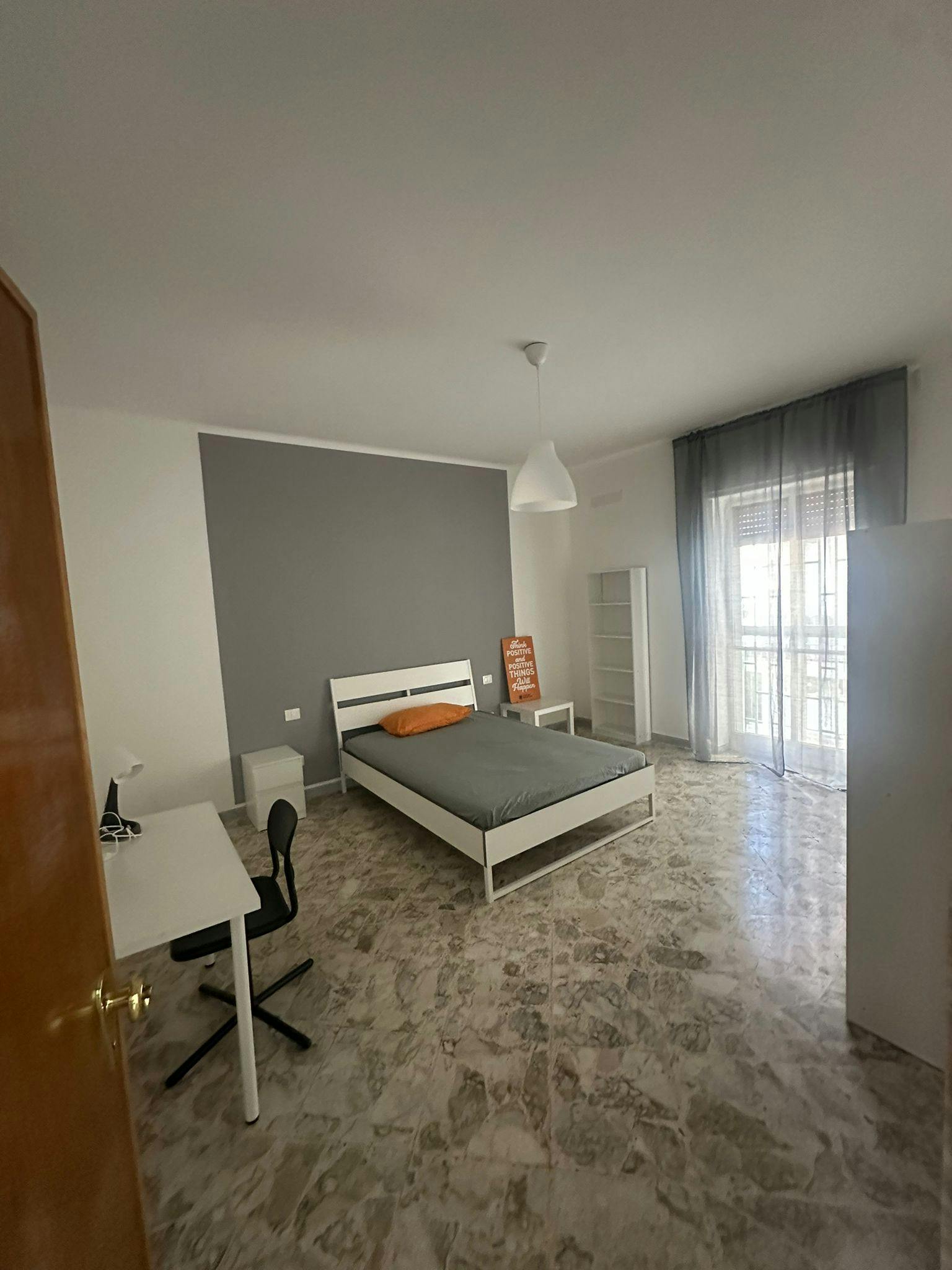 Отдельная комната сдается в аренду за 495 € в месяц в Bari, Via Giovanni Laterza