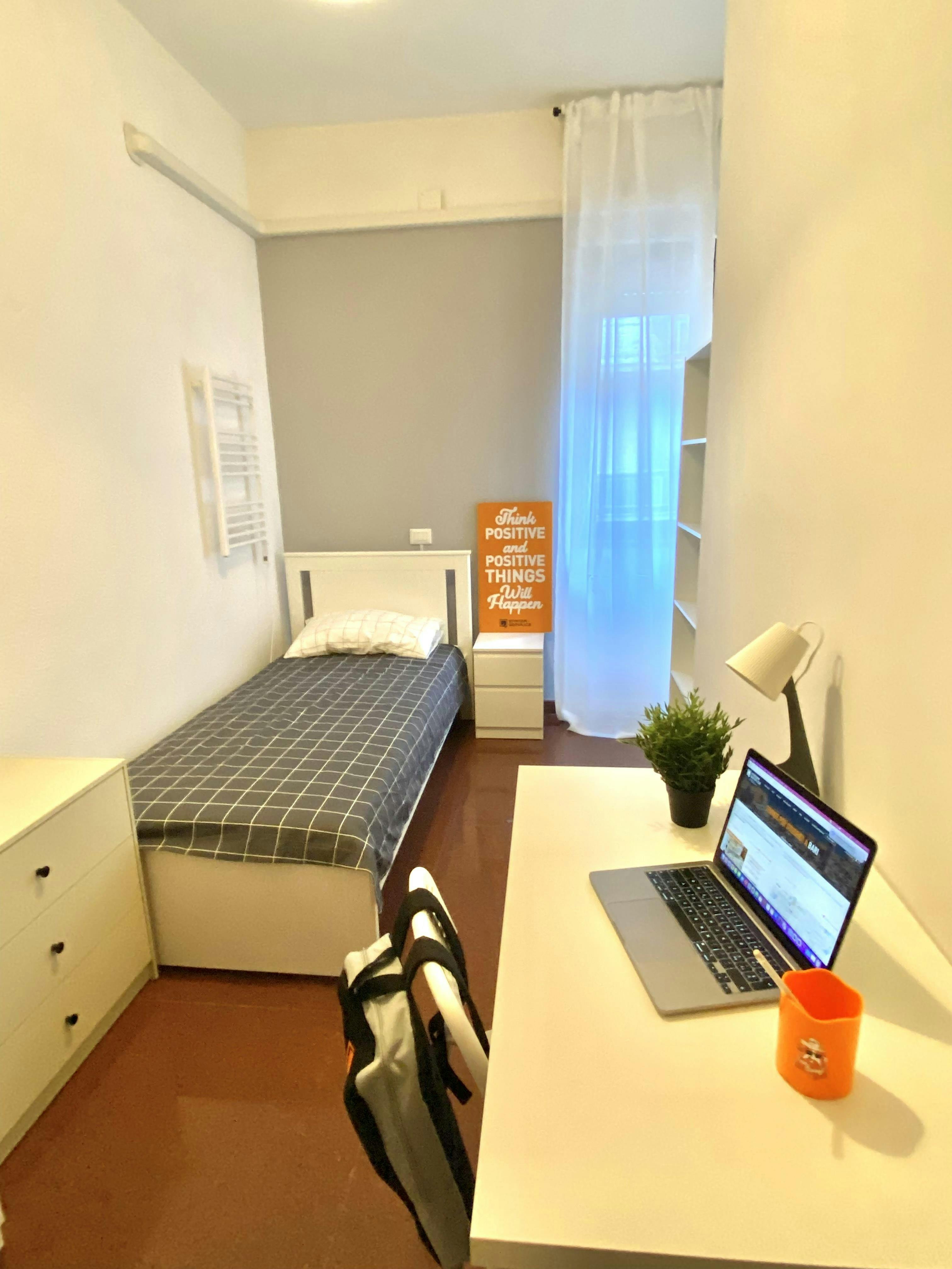 Quarto privado para alugar por € 440 por mês em Bari, Via Prospero Petroni