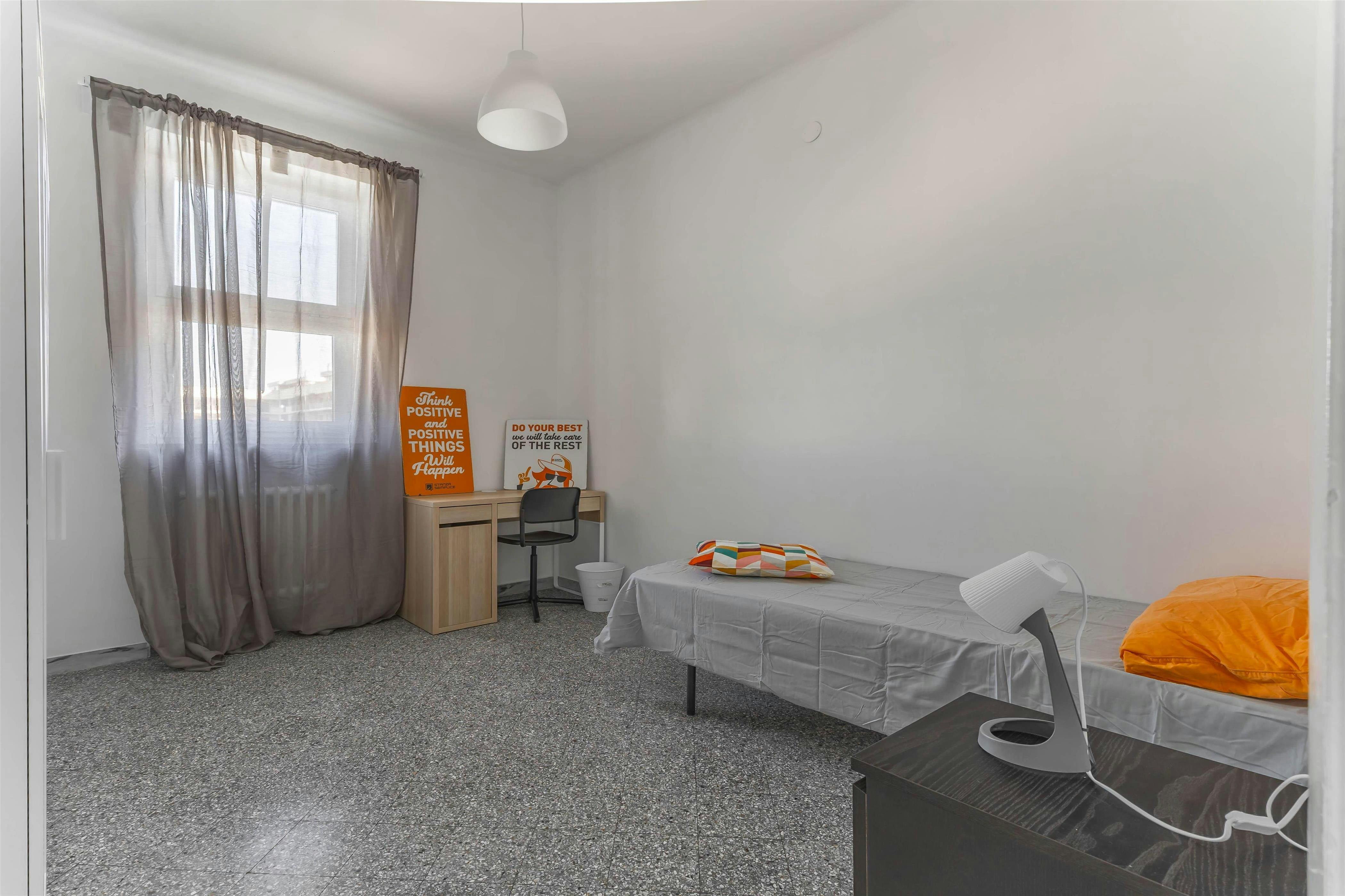 WG-Zimmer zu mieten für 475 € pro Monat in Bari, Corso Alcide de Gasperi