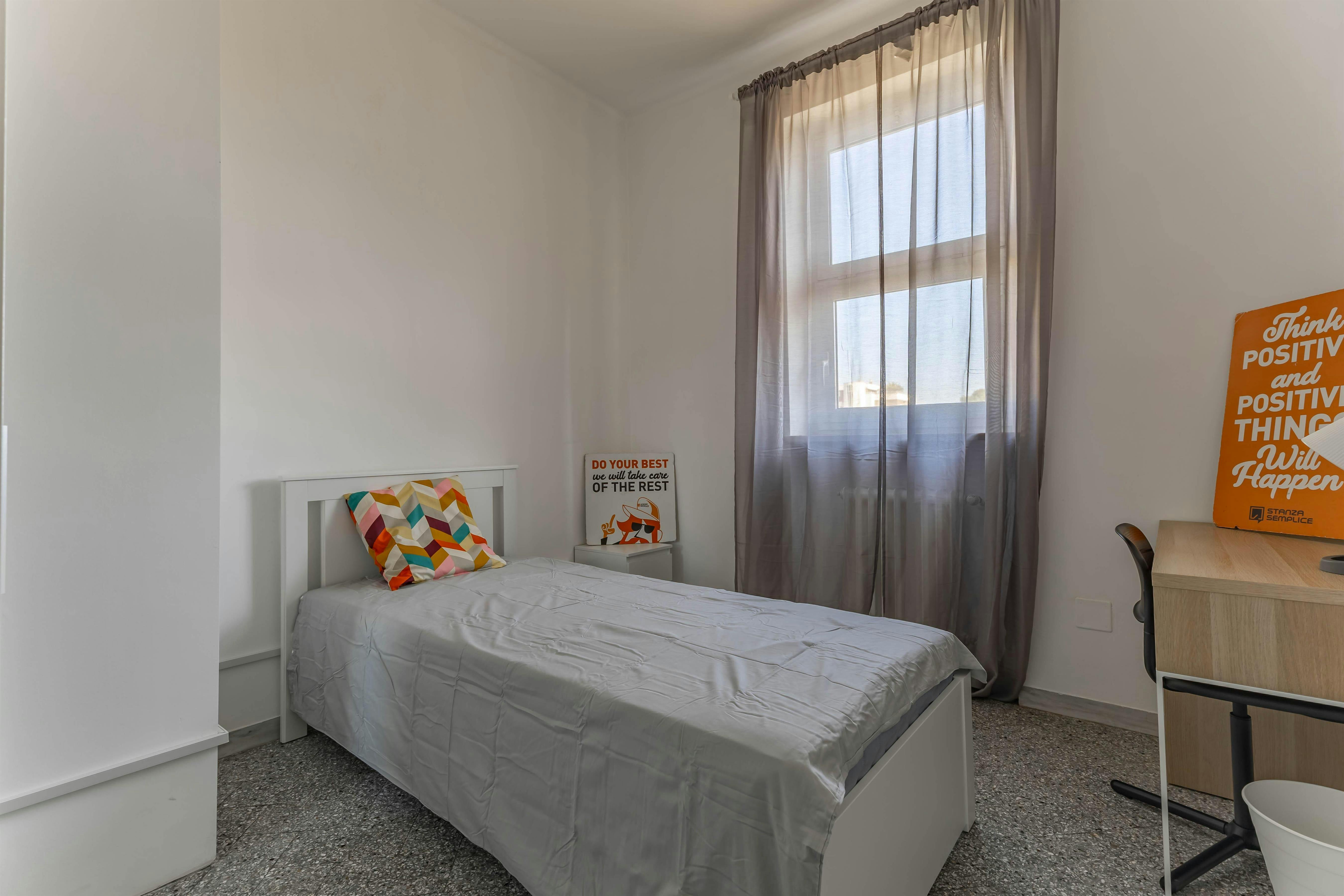Private room for rent for €430 per month in Bari, Corso Alcide de Gasperi