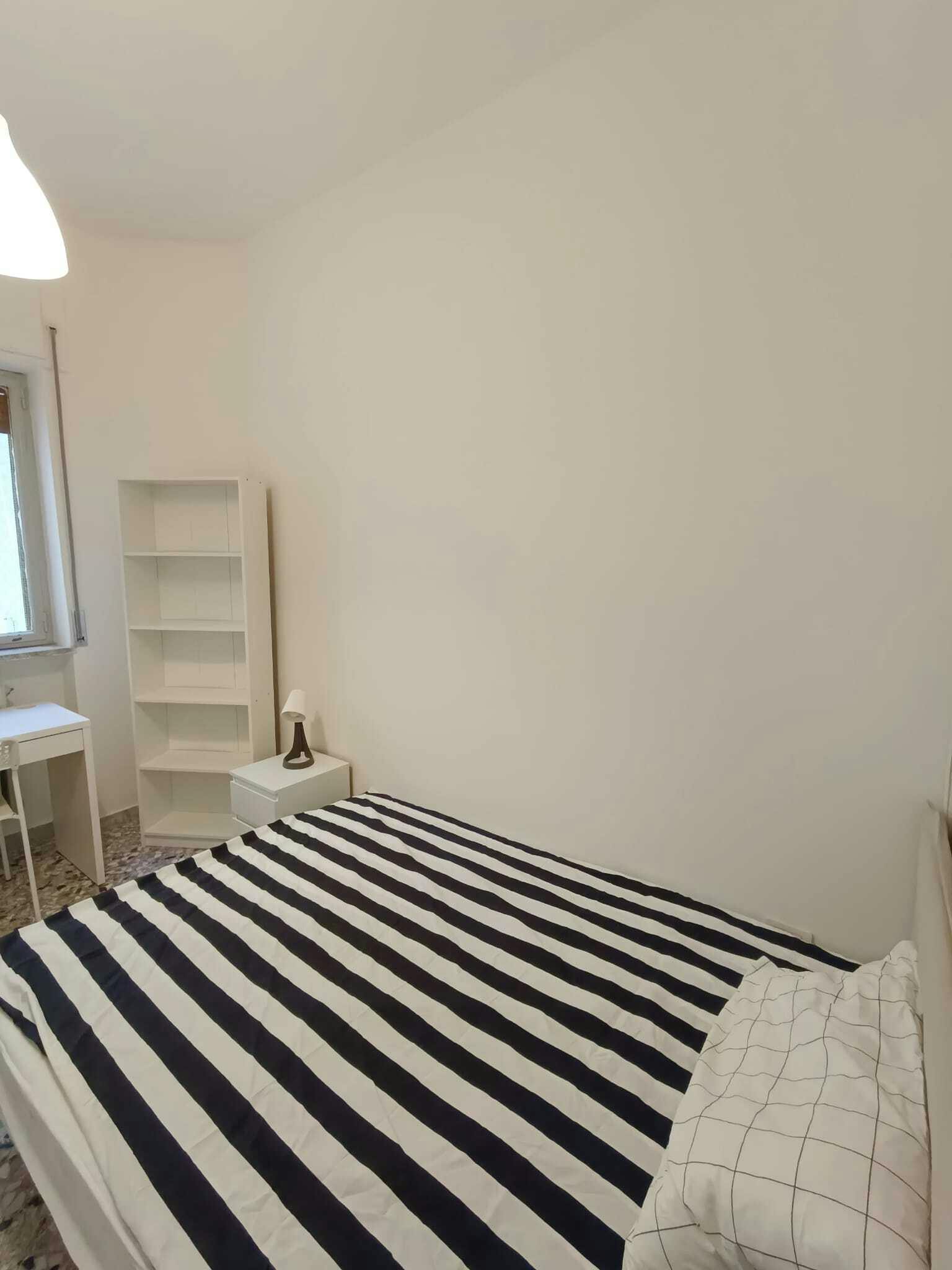 Chambre privée à louer pour 550 €/mois à Bari, Piazza G. Garibaldi