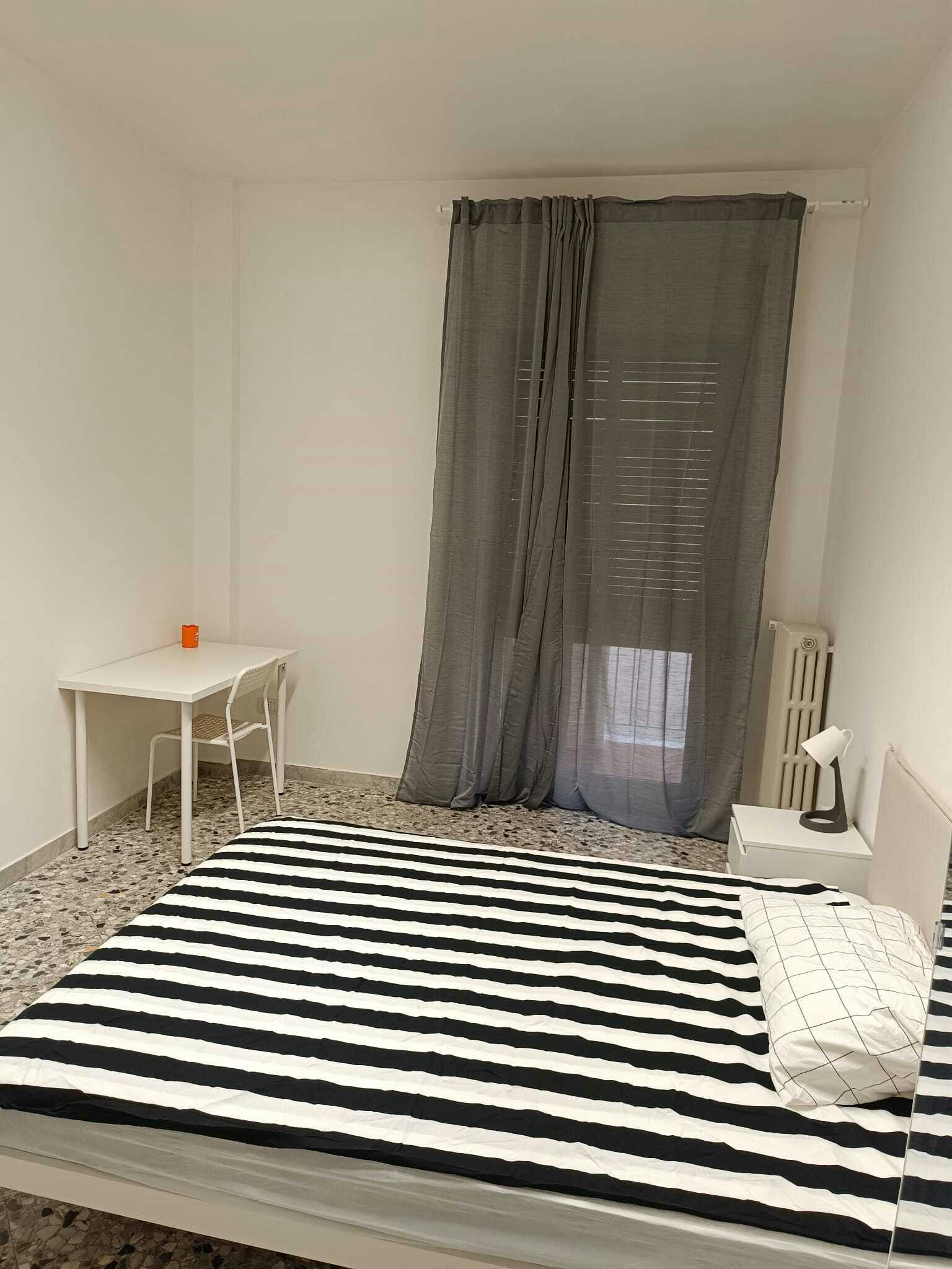 Chambre privée à louer pour 490 €/mois à Bari, Piazza G. Garibaldi
